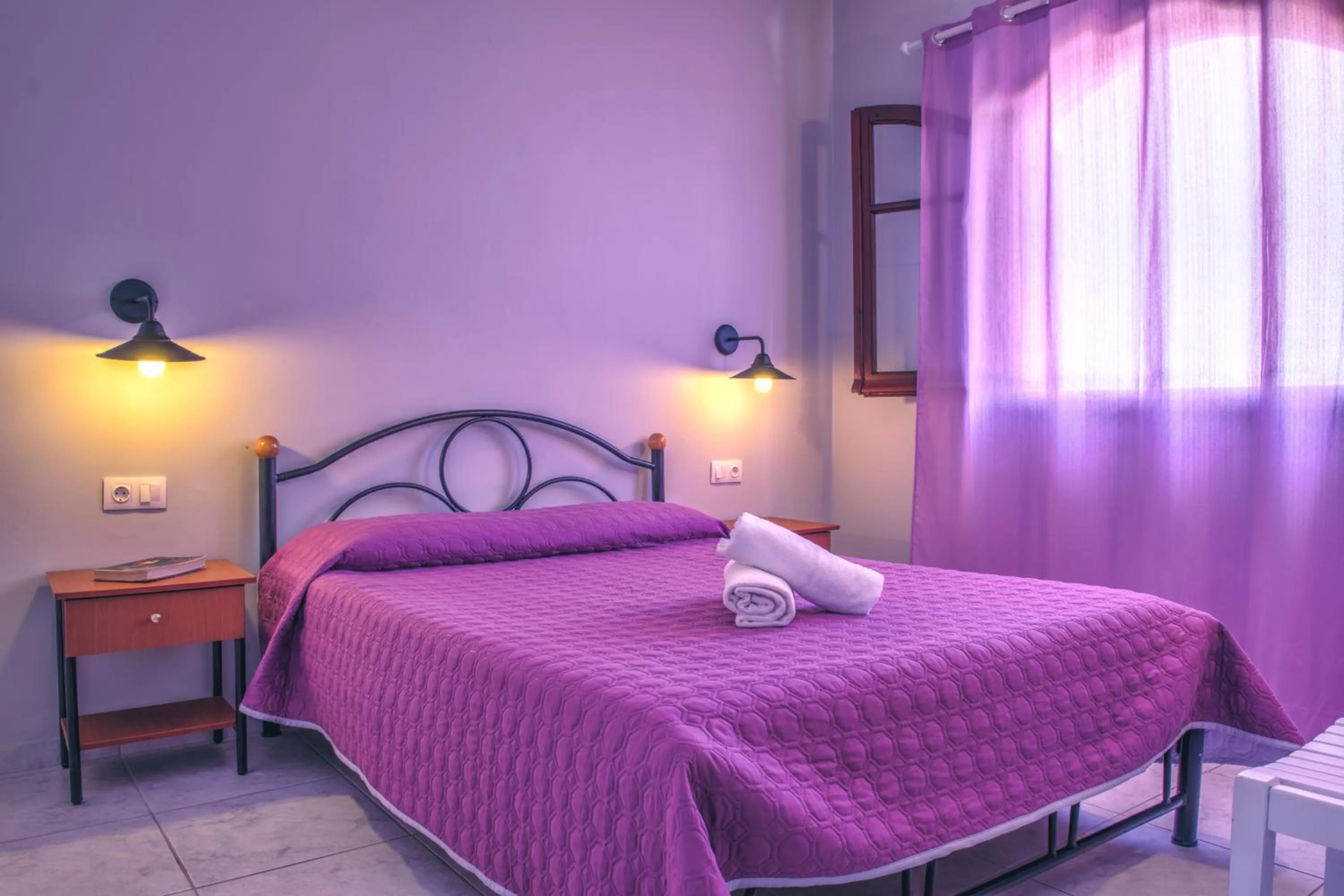 Bed in The Palm Garden - Idyllic Pool Apartments in a Green Oasis