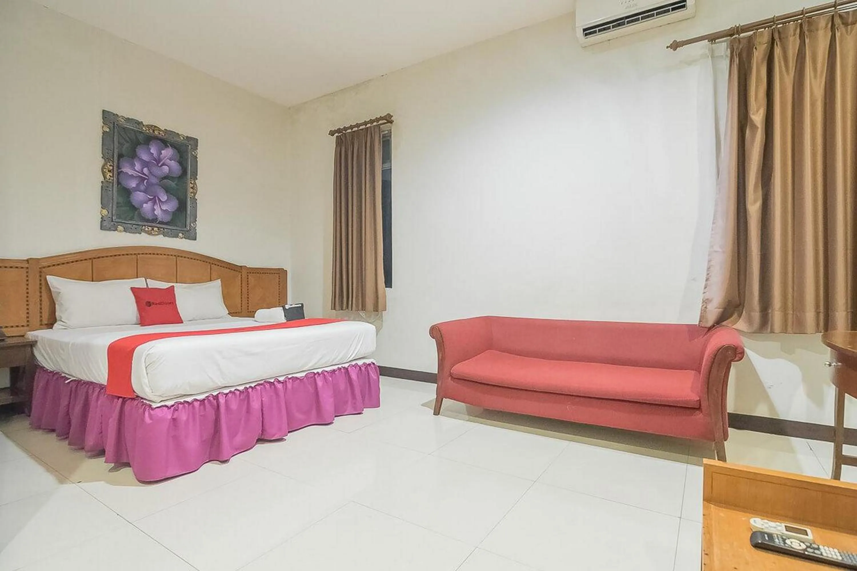 Bedroom, Bed in RedDoorz Near Trans Studio Mall 3