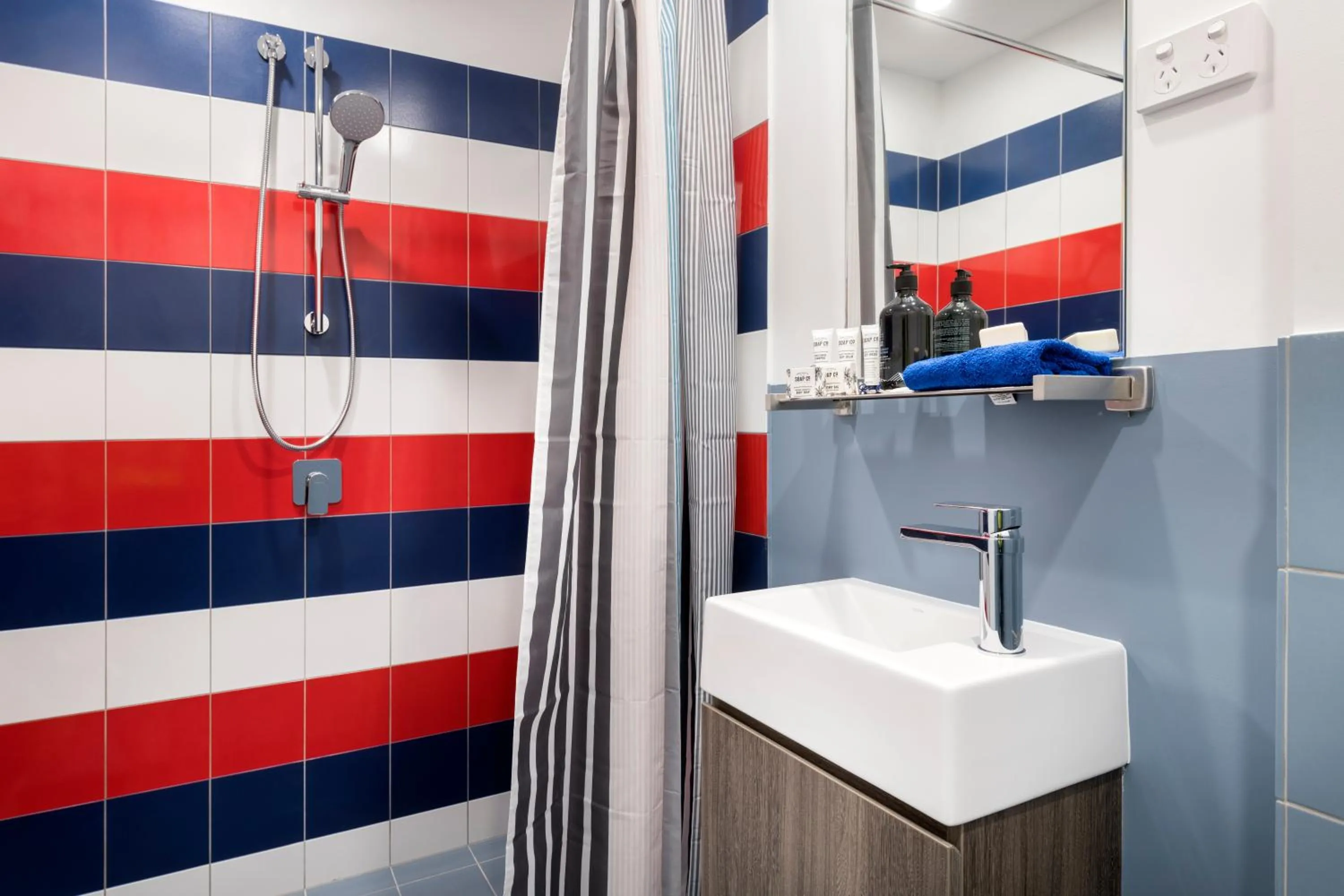 Shower in Hostel G Perth