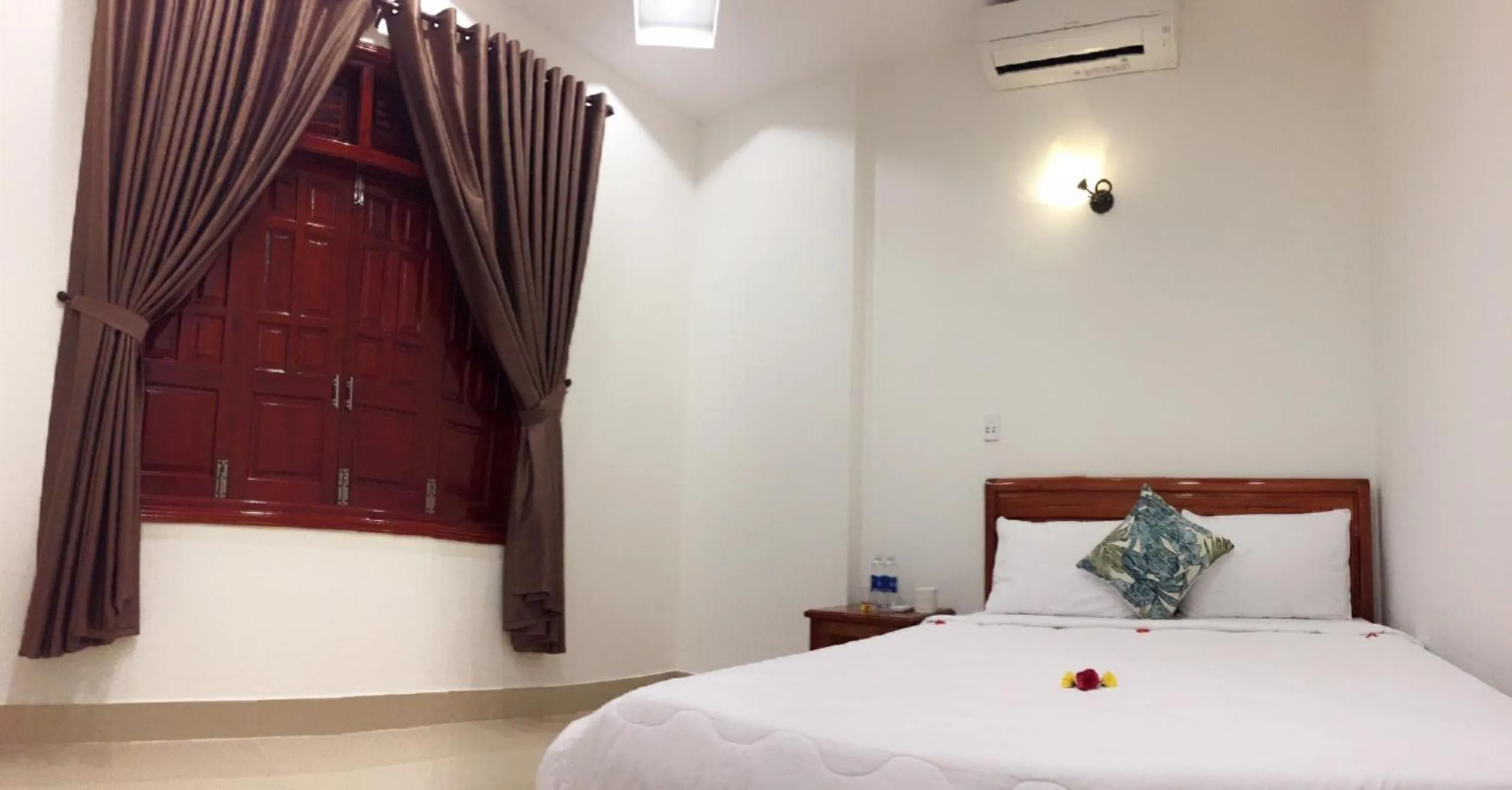 Bed in CANH DUONG MOTEL