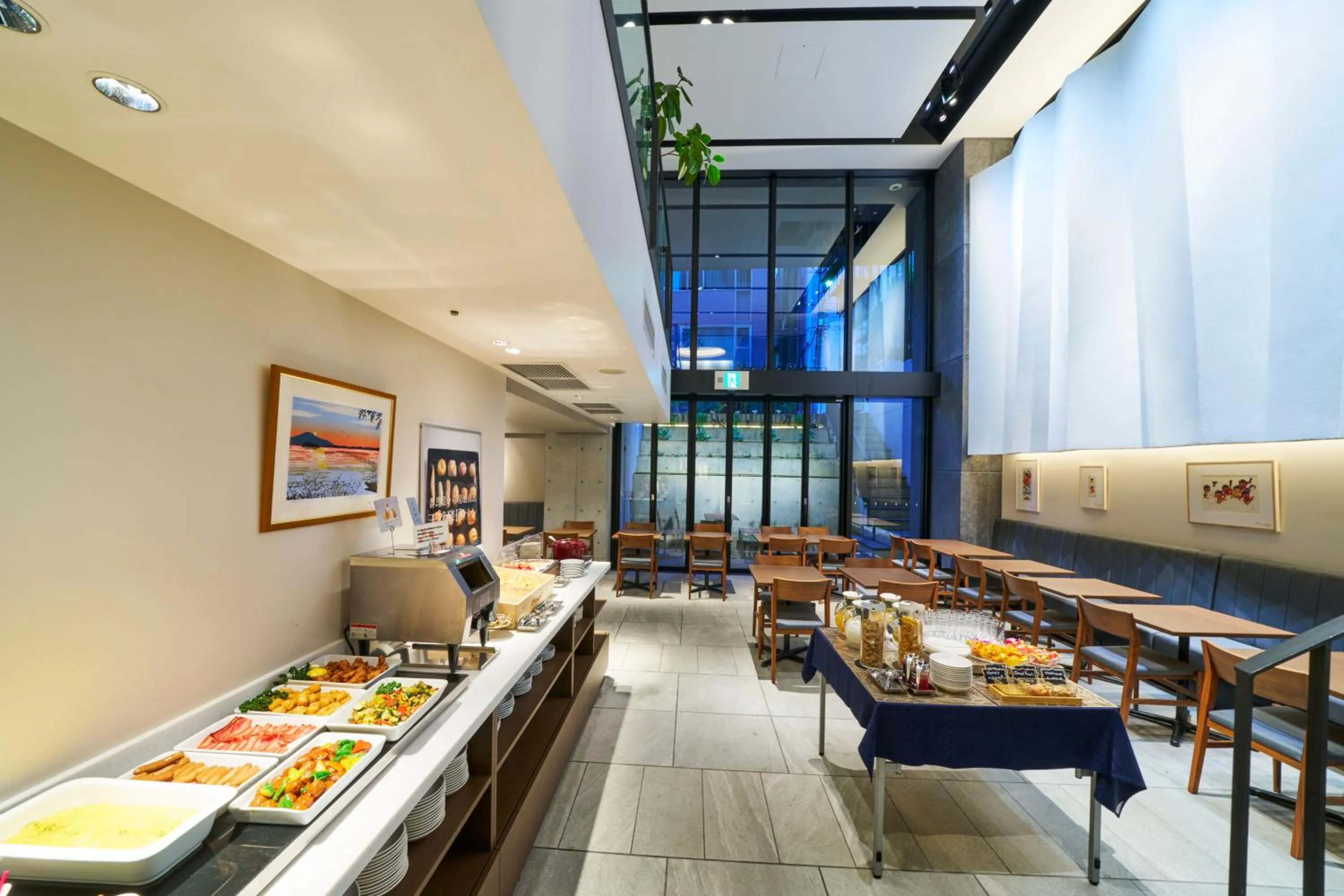 Restaurant/places to eat in Best Western Plus Hotel Fino Osaka Kitahama