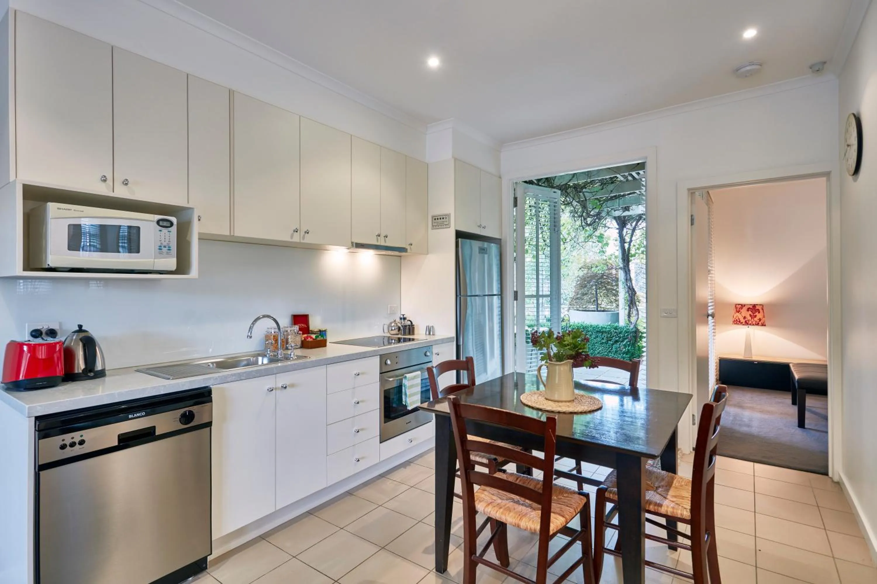 Kitchen or kitchenette in Mews Cottages