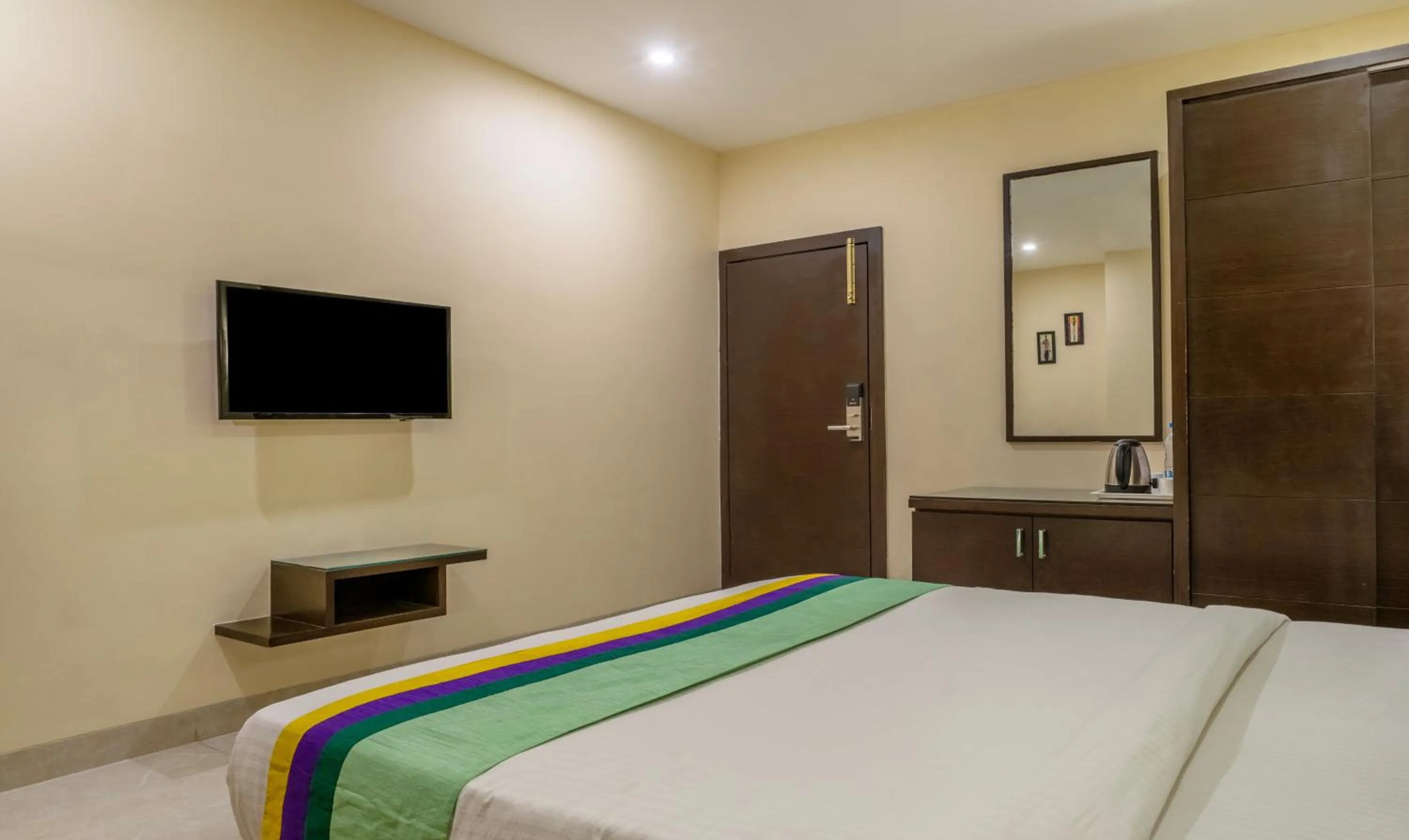 Bedroom, Bed in Treebo Acsys, Gachibowli