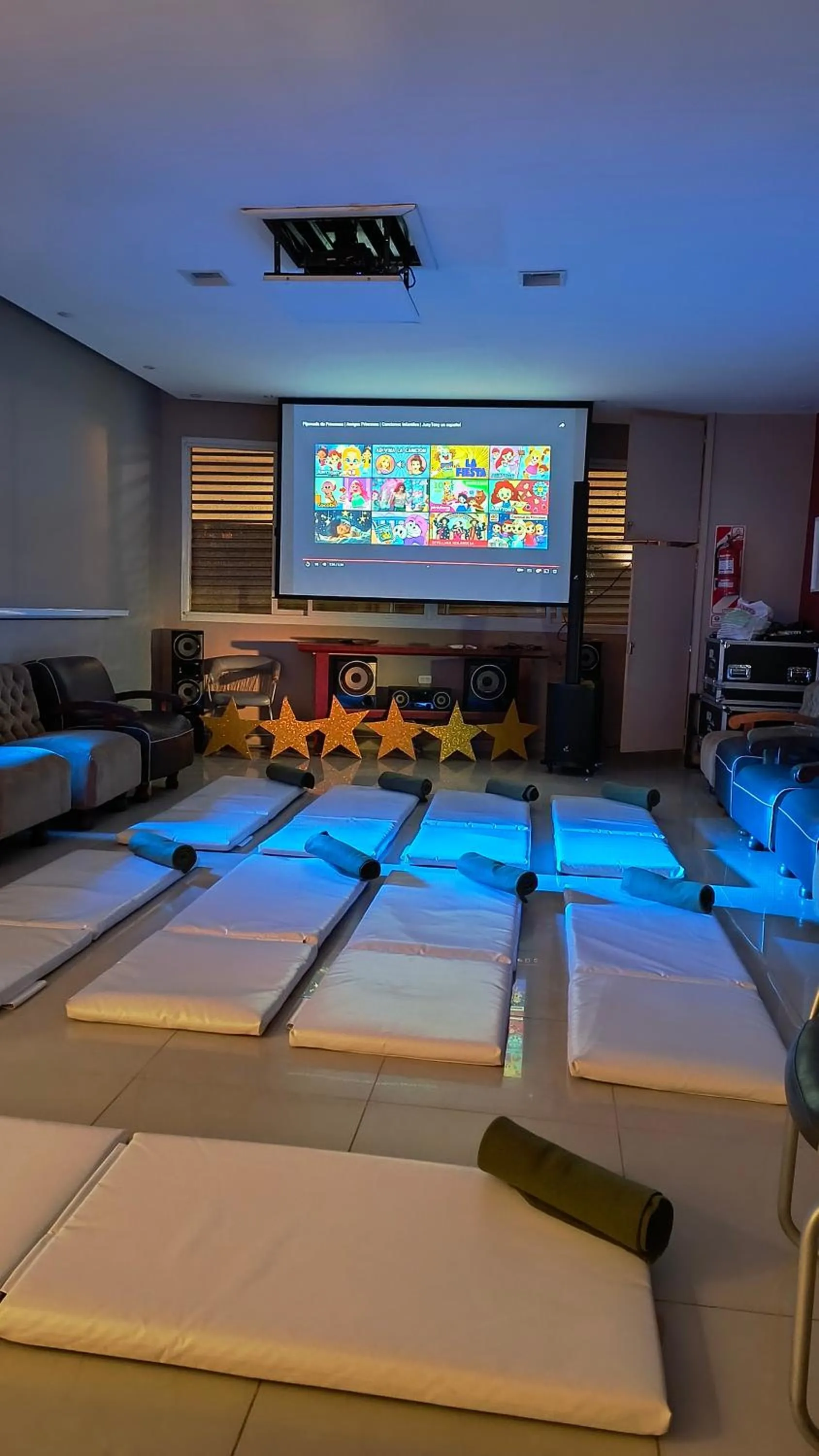 Communal lounge/ TV room, Bed in HDA Hotel & Spa