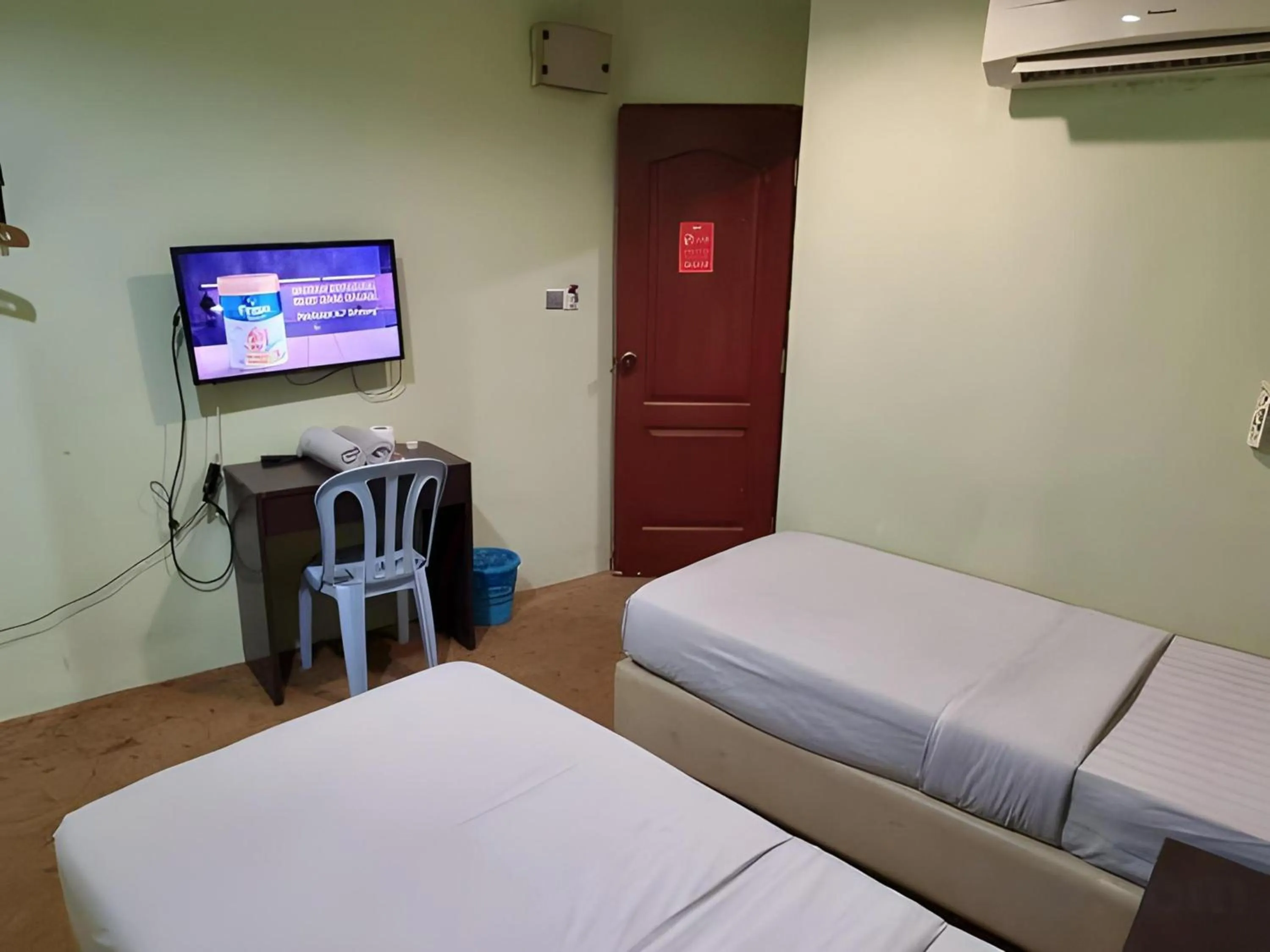 Photo of the whole room, Bed in Amani Hotel