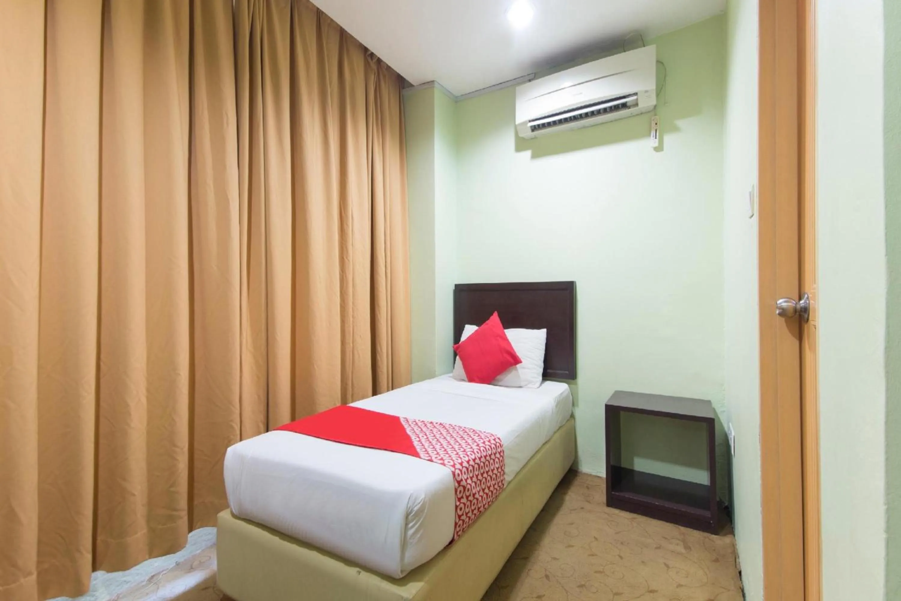 Photo of the whole room, Bed in Amani Hotel