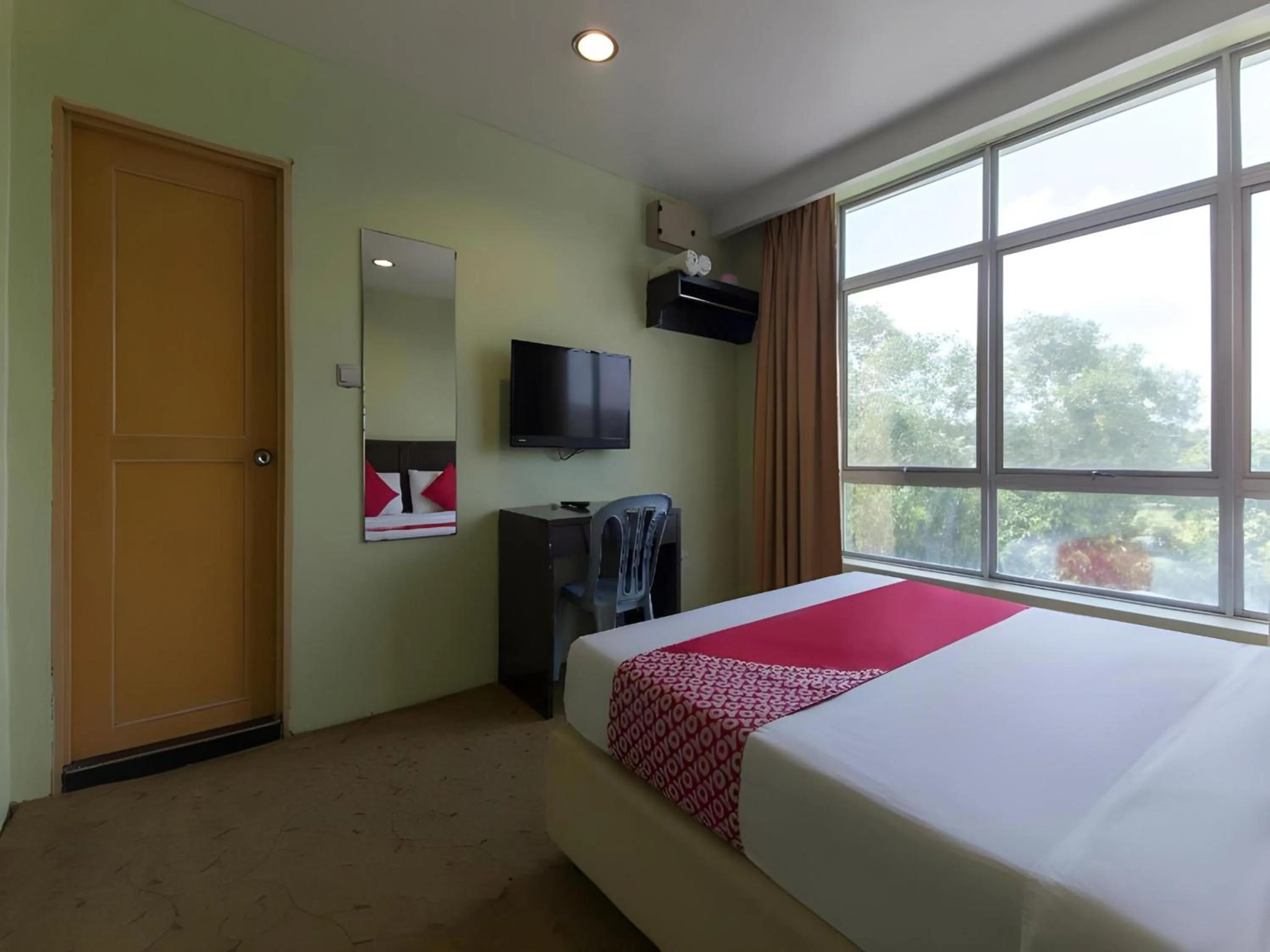 Photo of the whole room, Bed in Amani Hotel