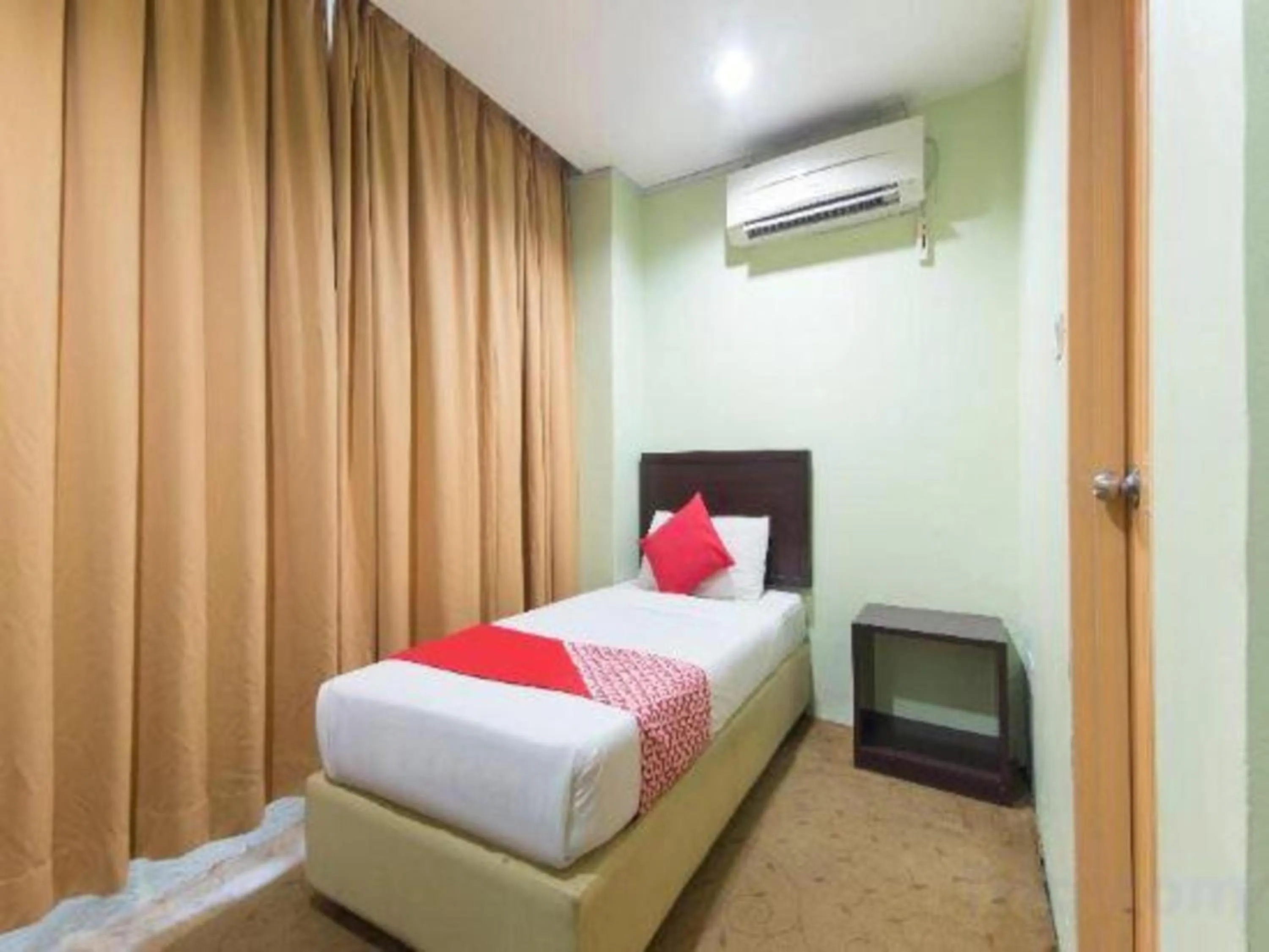 Photo of the whole room, Bed in Amani Hotel