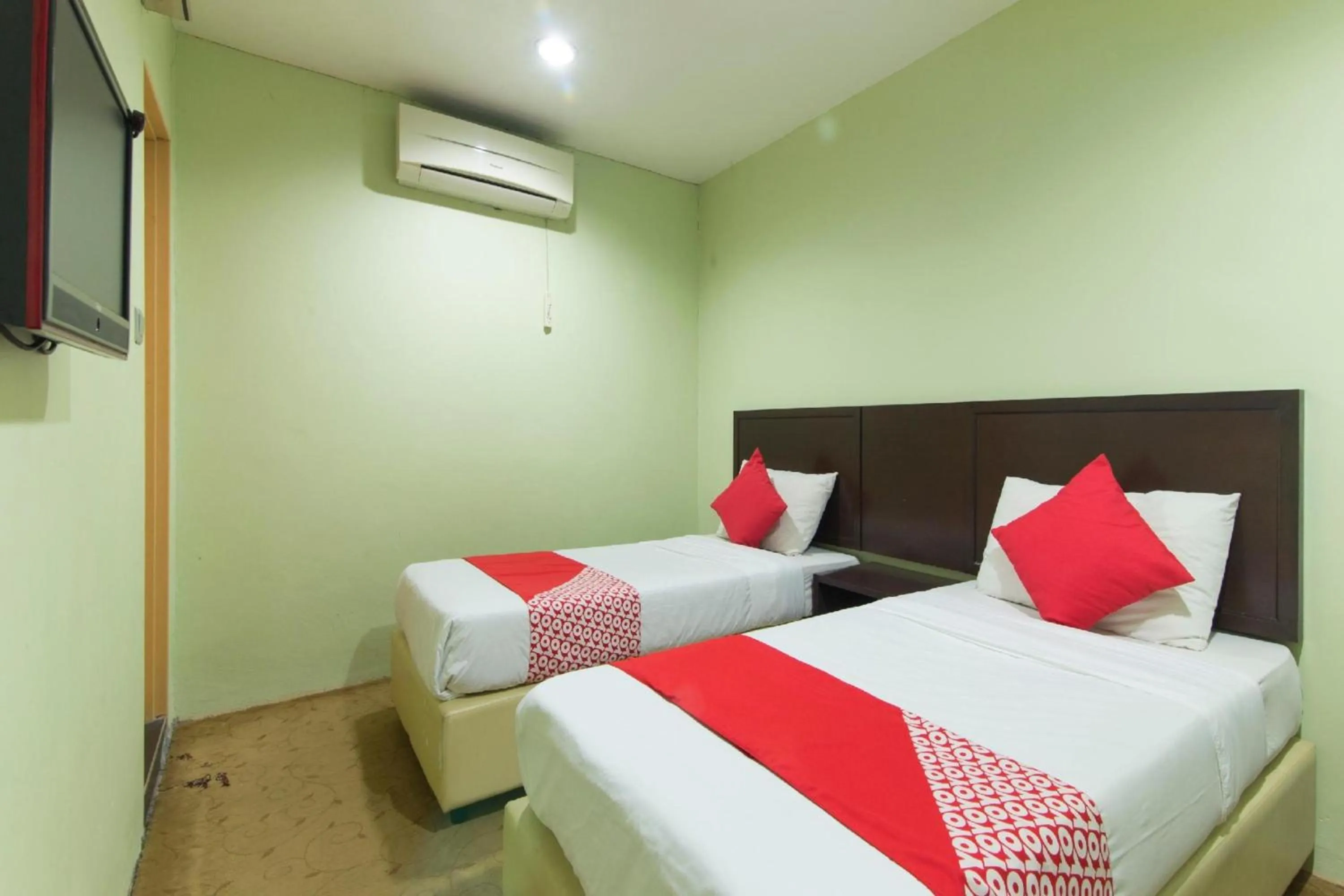 Photo of the whole room, Bed in Amani Hotel