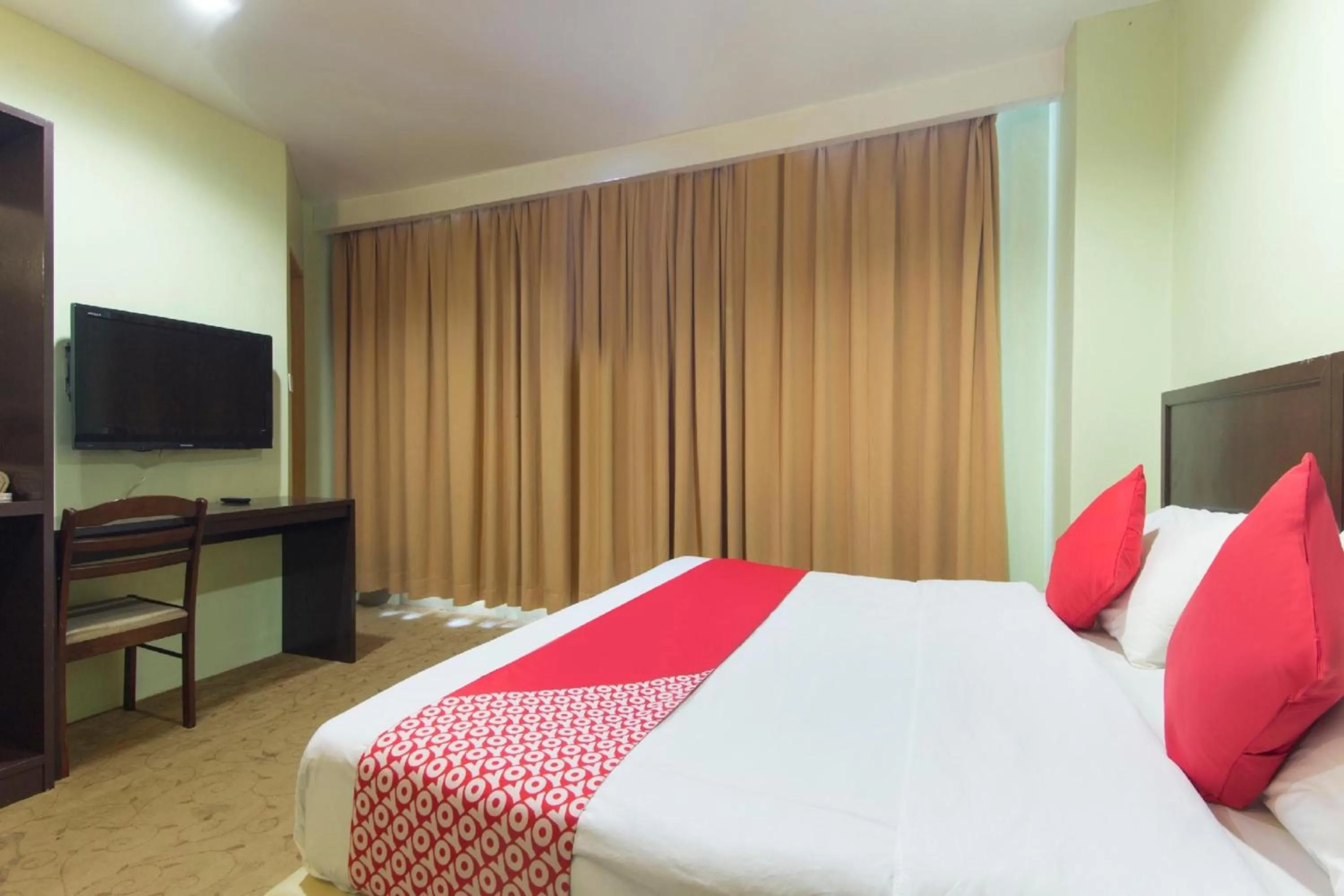 Bedroom, Bed in Amani Hotel