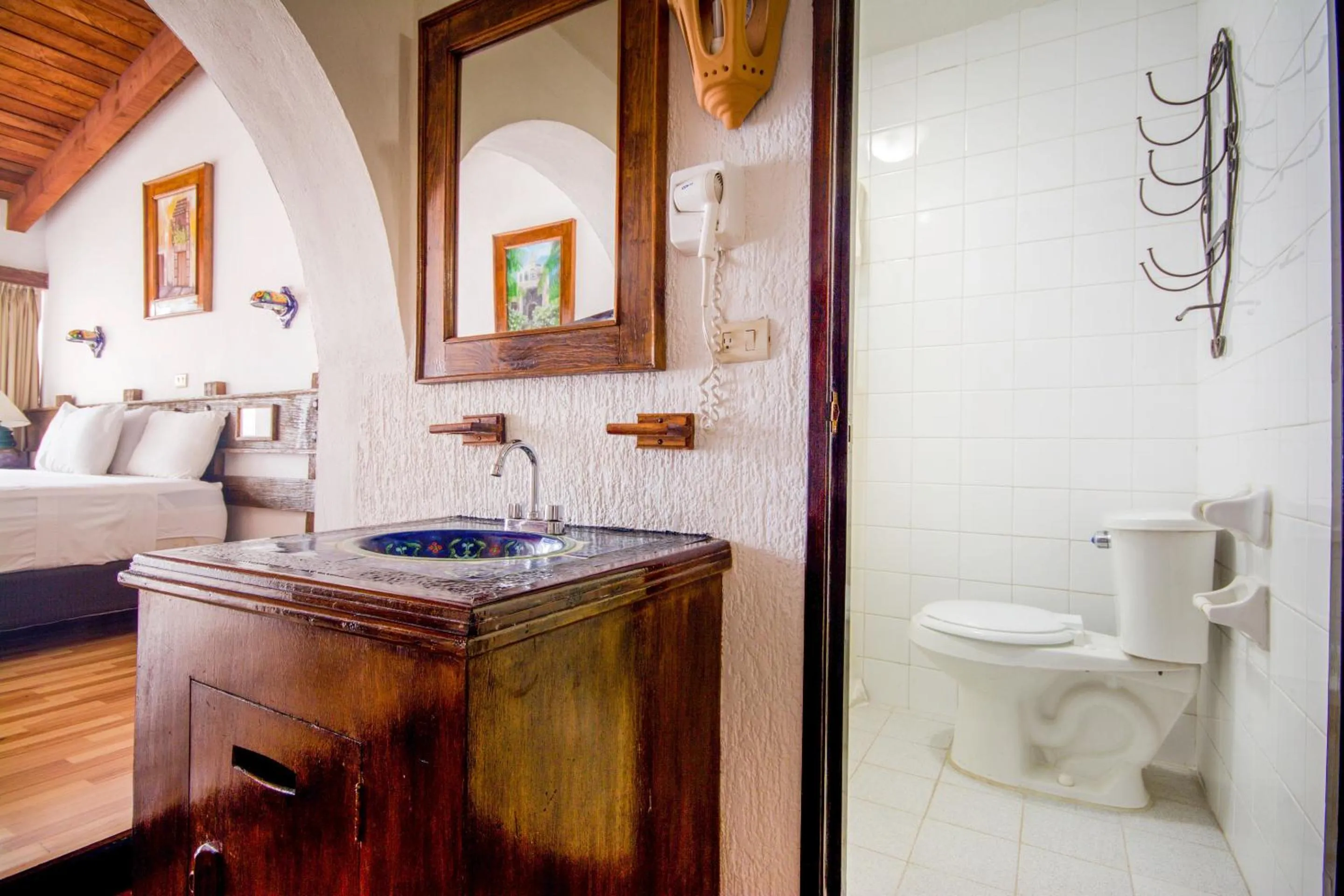 Bathroom, Bed in Capital O Hotel Central, Xalapa