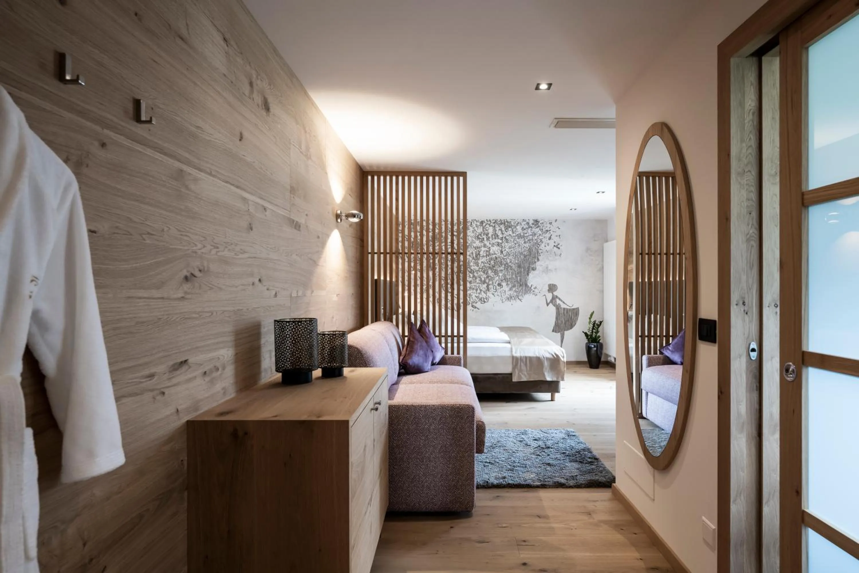 Staff, Bed in Small & Beautiful Hotel Gnaid