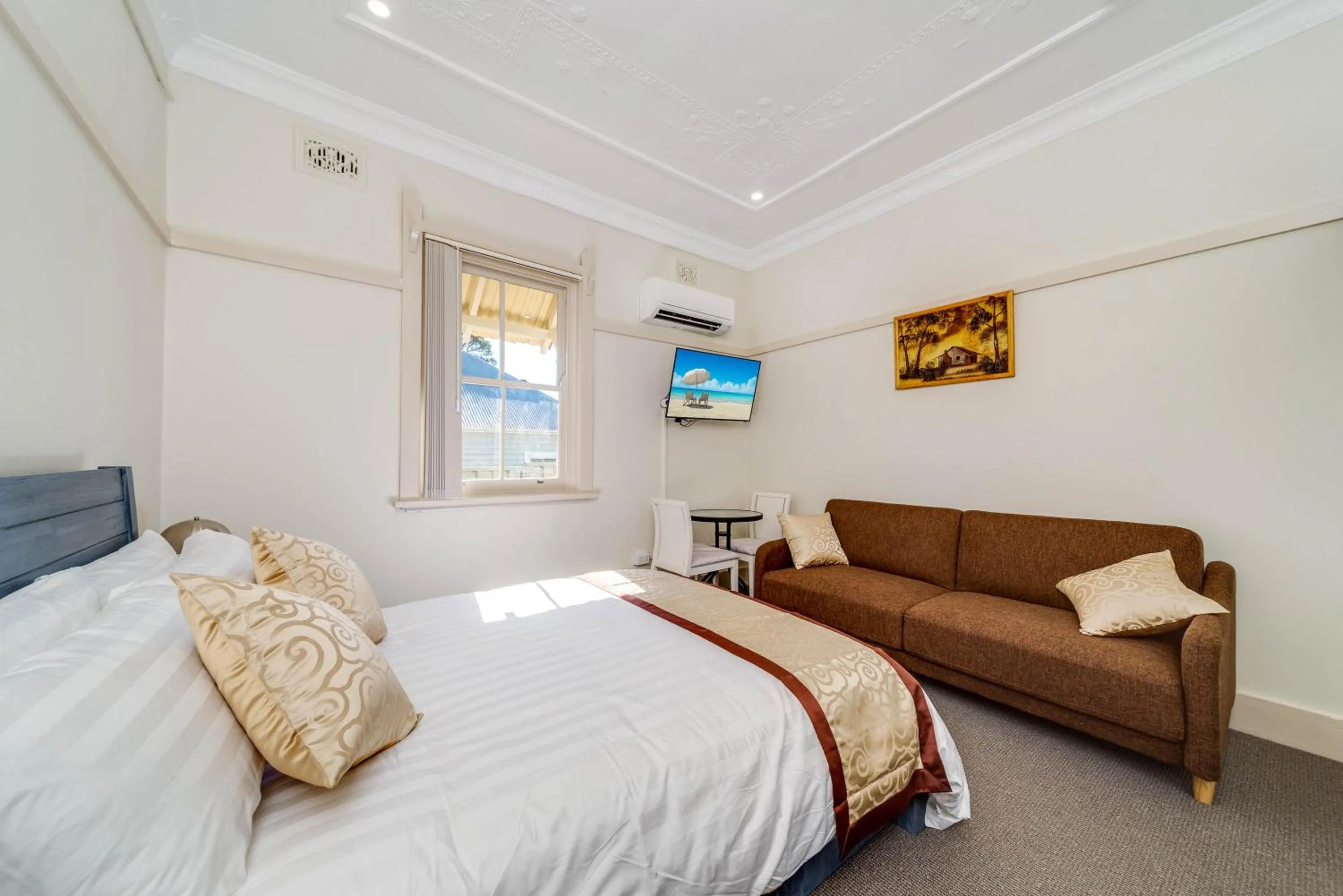Bed in Marulan Stayz