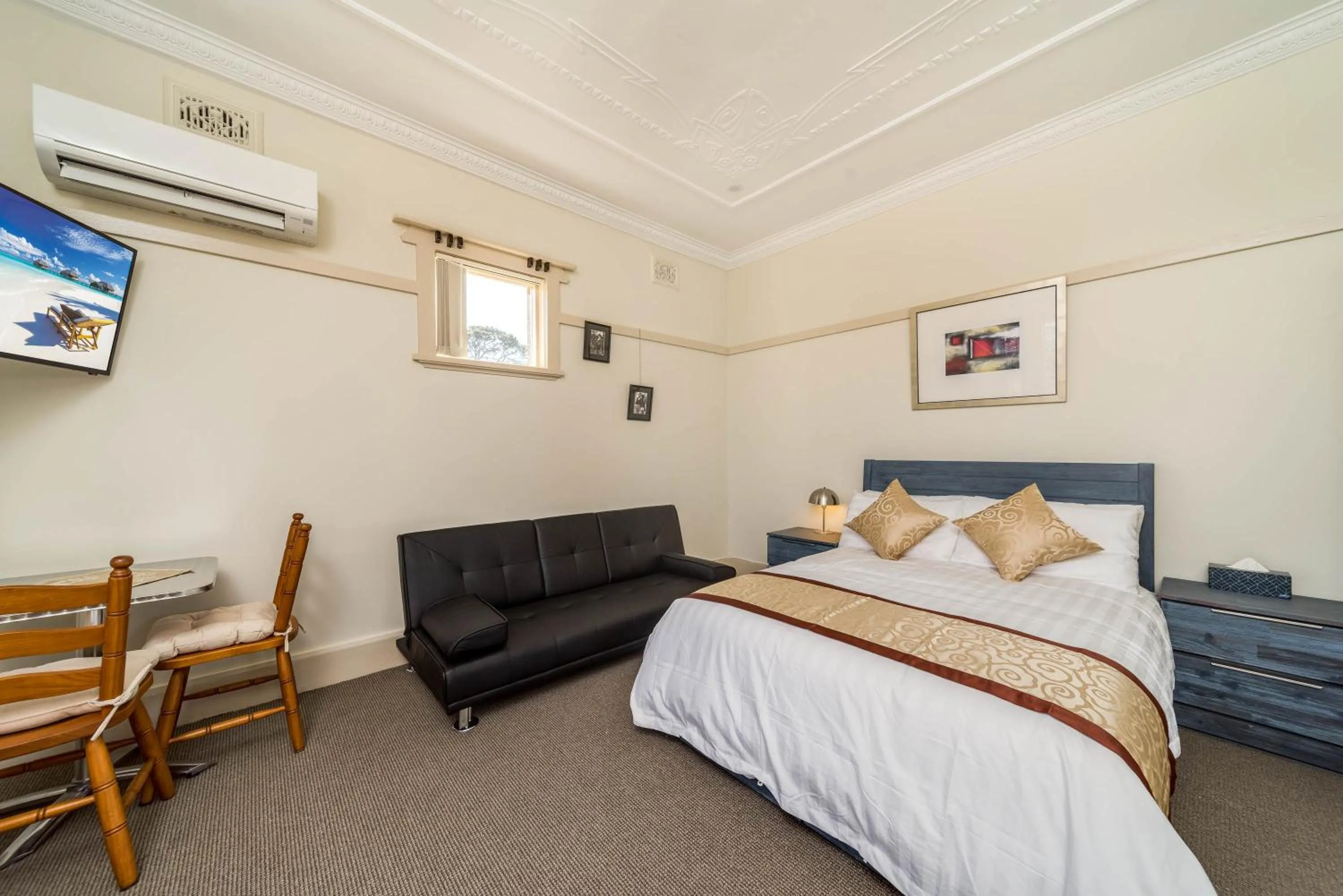 Bed in Marulan Stayz