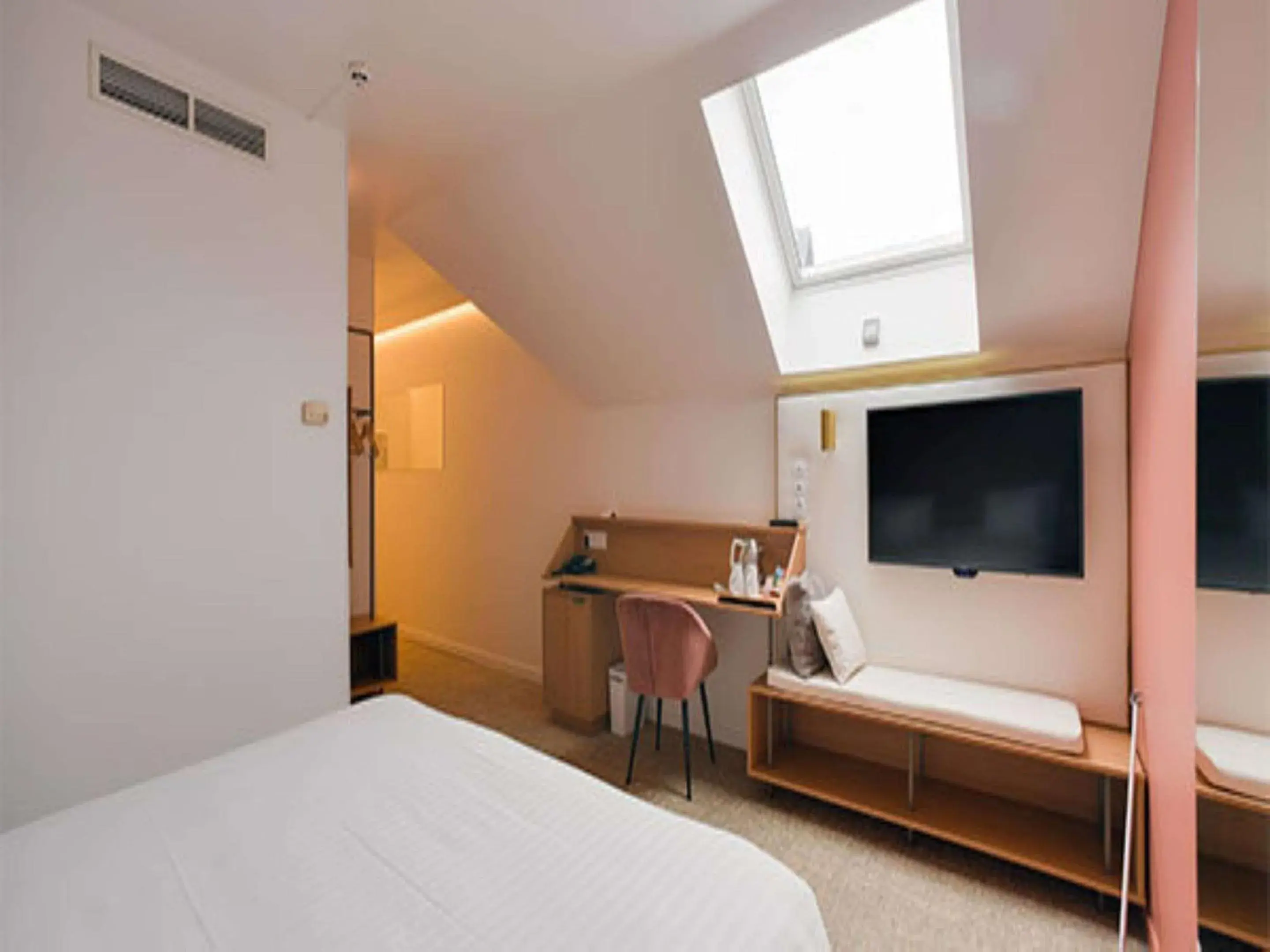 Classic King Room in Best Western Plus Paris Meudon Ermitage Classic King Room in Best Western Plus Paris Meudon Ermitage