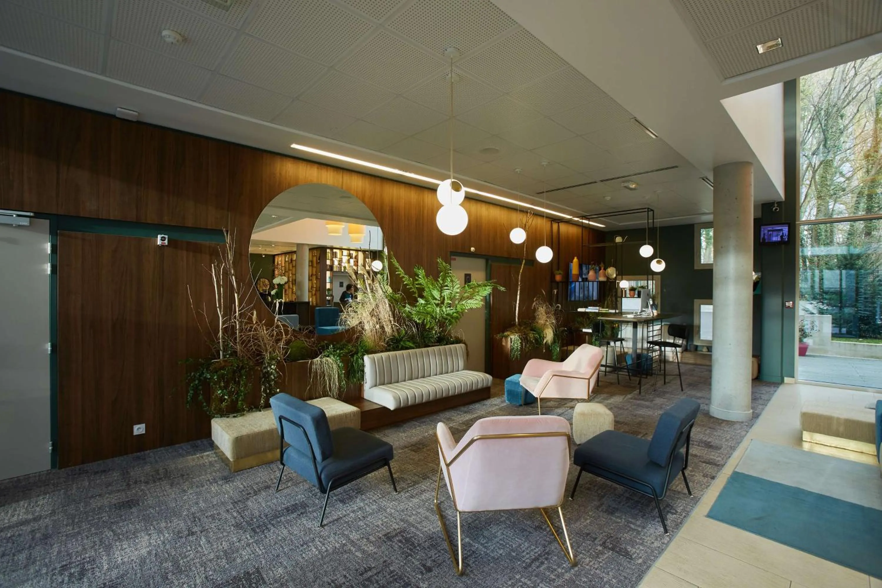 Lobby or reception in Best Western Plus Paris Meudon Ermitage
