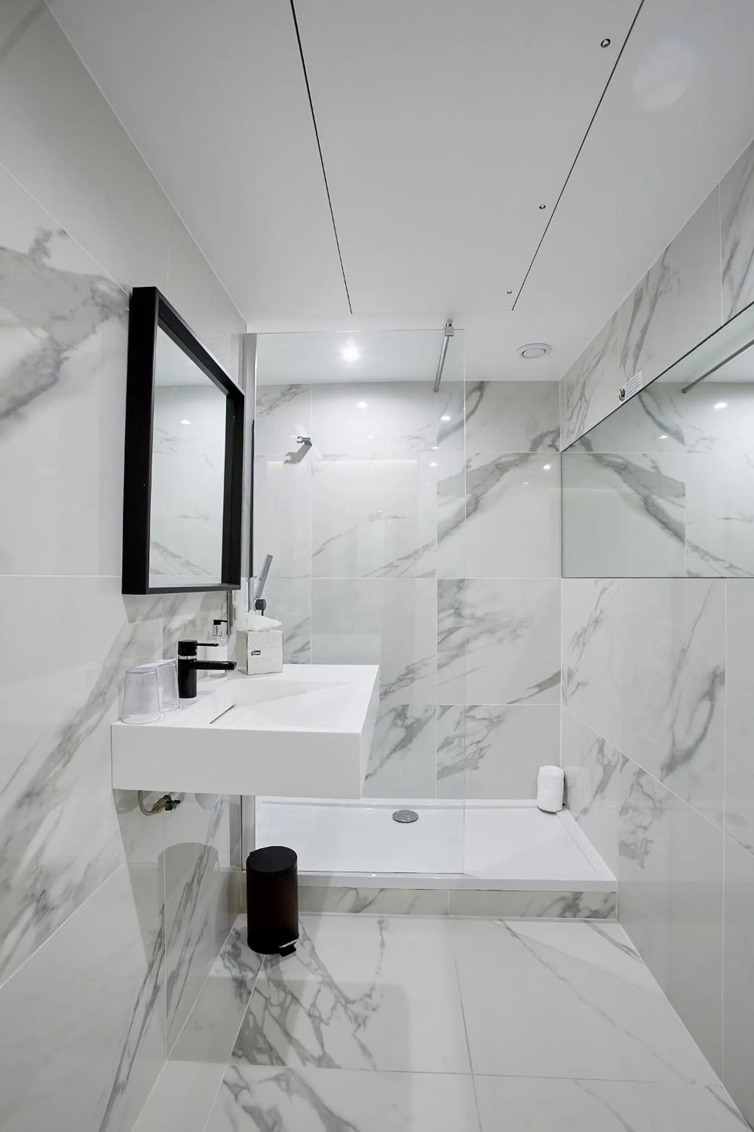 Bathroom in Best Western Plus Paris Meudon Ermitage