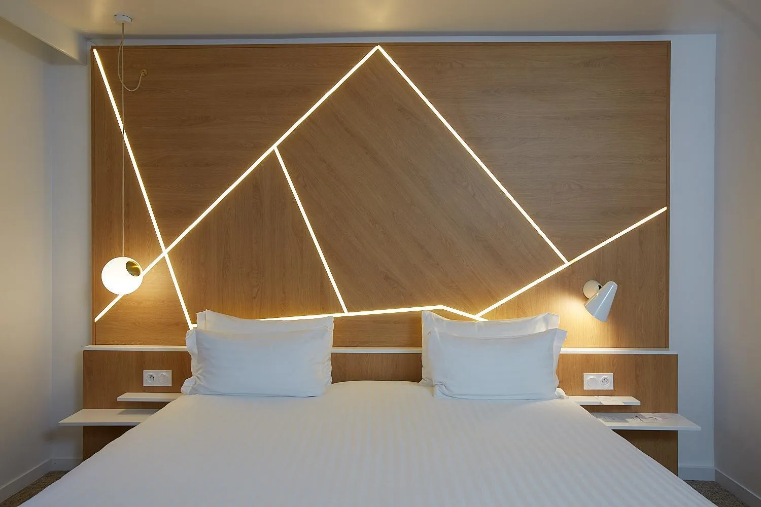 Bed in Best Western Plus Paris Meudon Ermitage