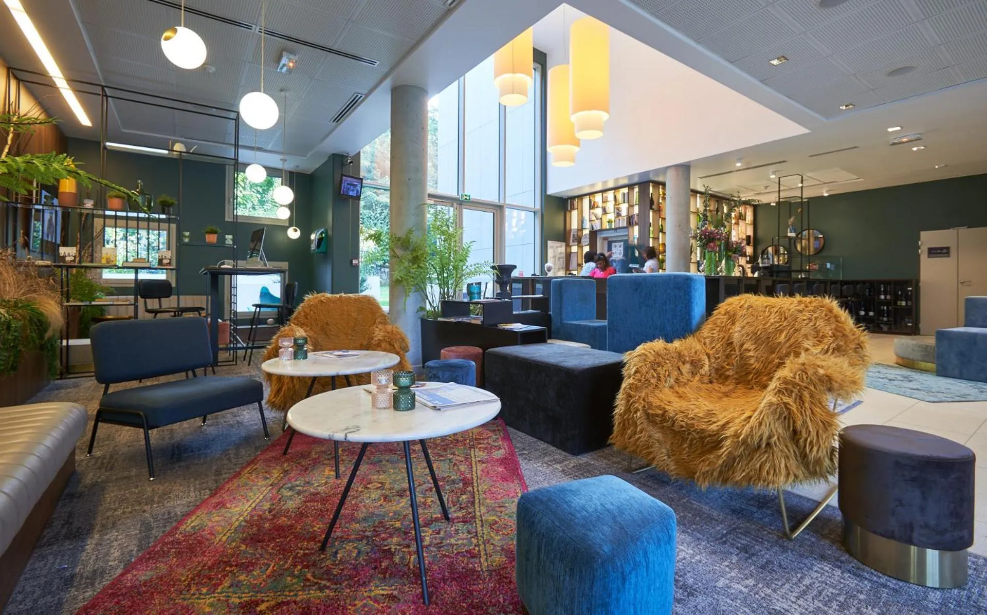 Lobby or reception in Best Western Plus Paris Meudon Ermitage