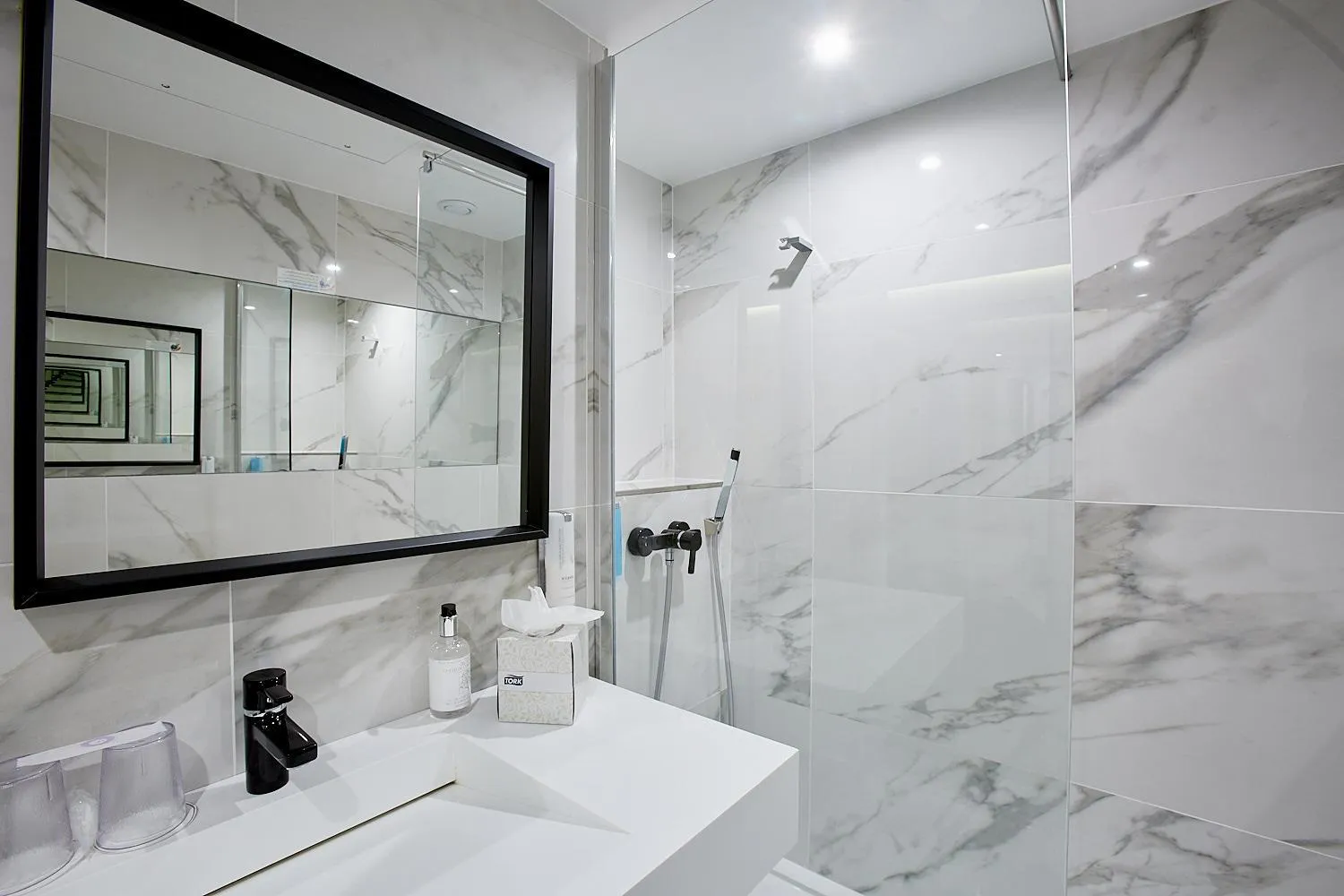 Bathroom in Best Western Plus Paris Meudon Ermitage