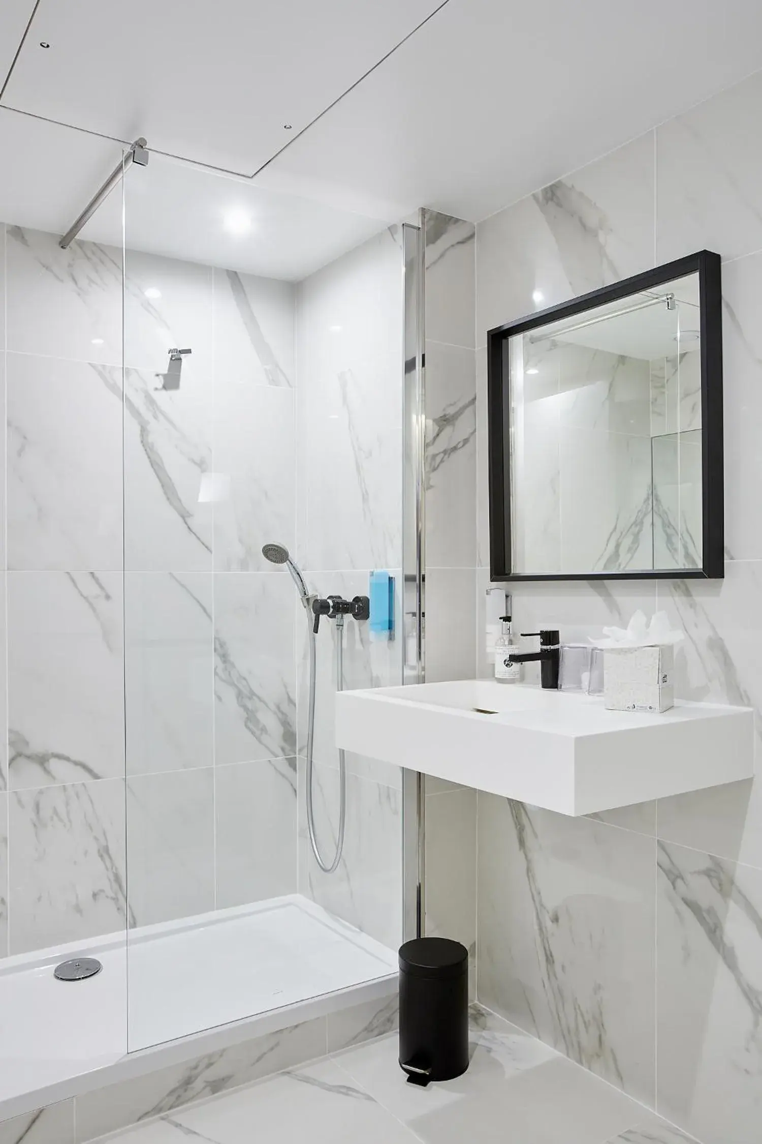 Classic Twin Room in Best Western Plus Paris Meudon Ermitage Classic Twin Room in Best Western Plus Paris Meudon Ermitage