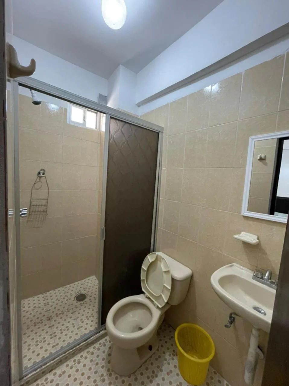 Shower in Hotel Moreno