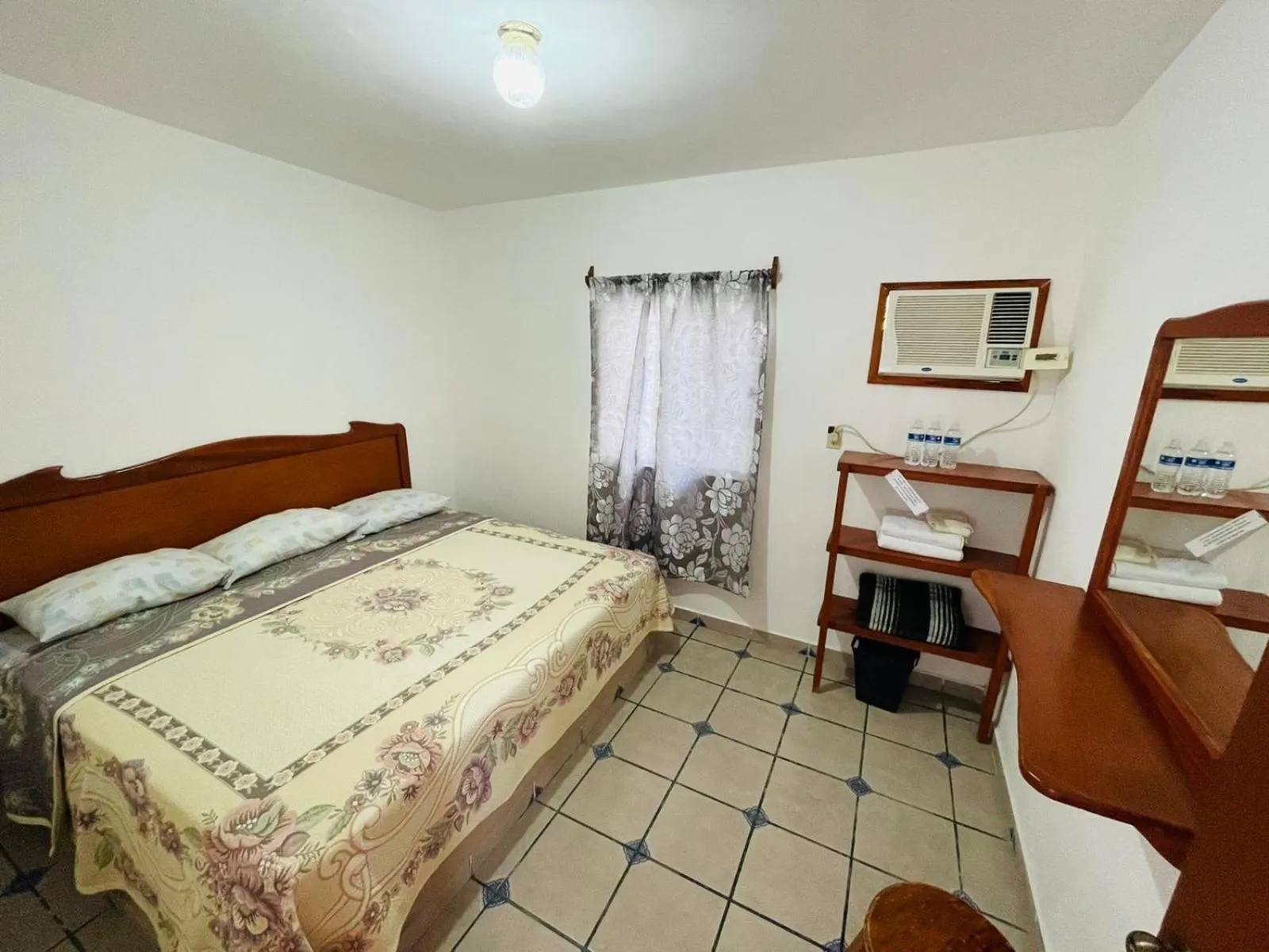 Photo of the whole room, Bed in Hotel Moreno