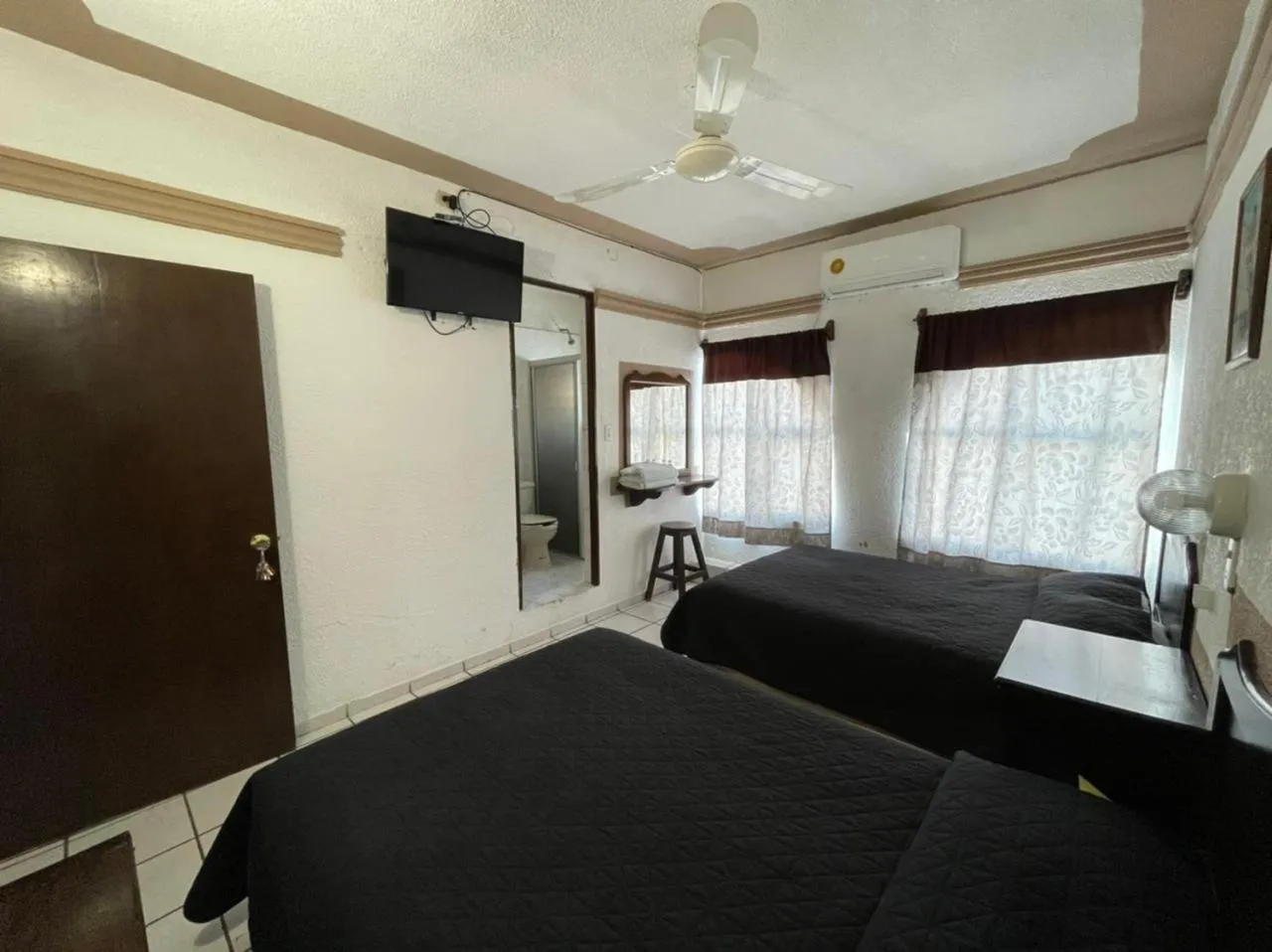 Photo of the whole room, Bed in Hotel Moreno