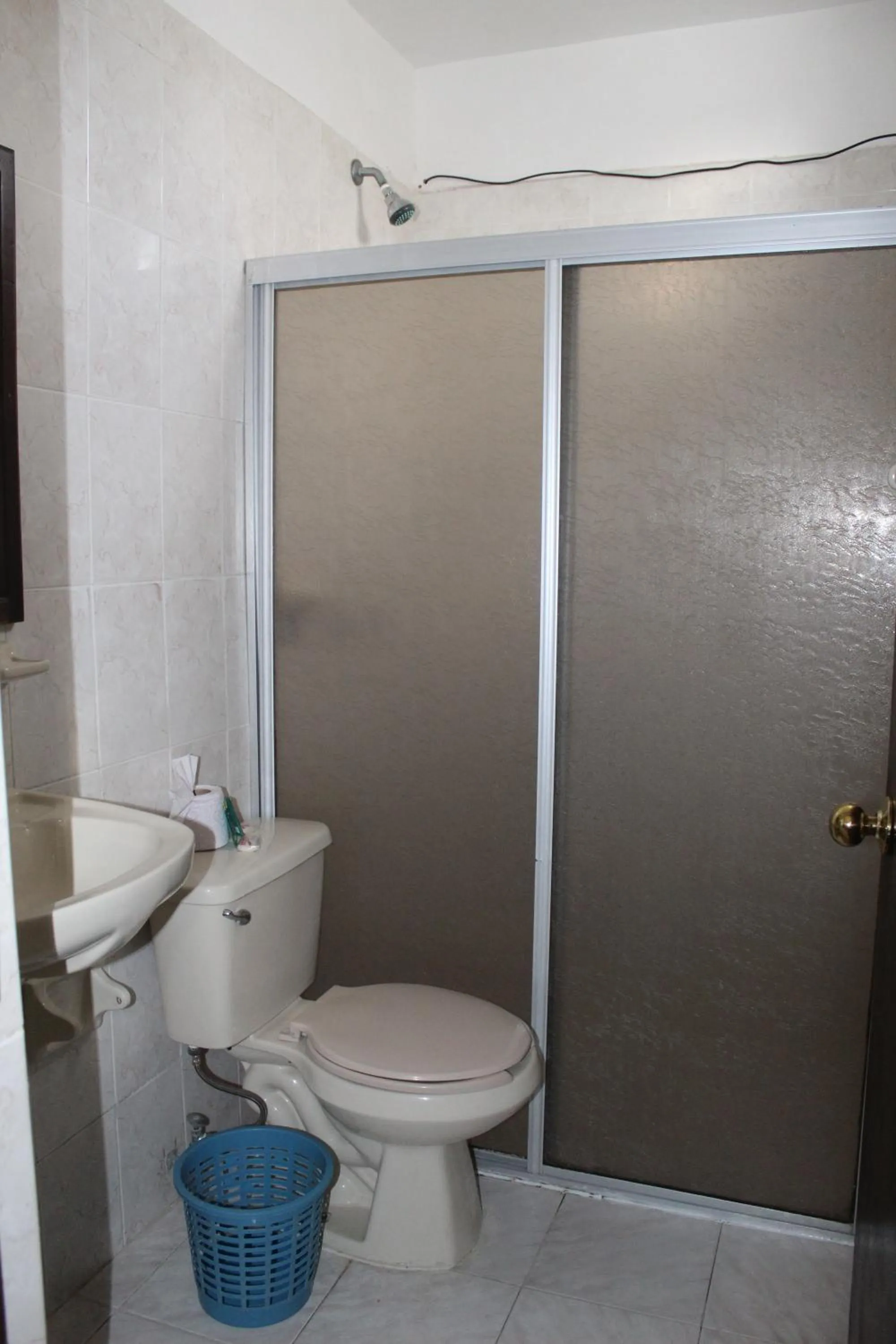 Shower in Hotel Moreno