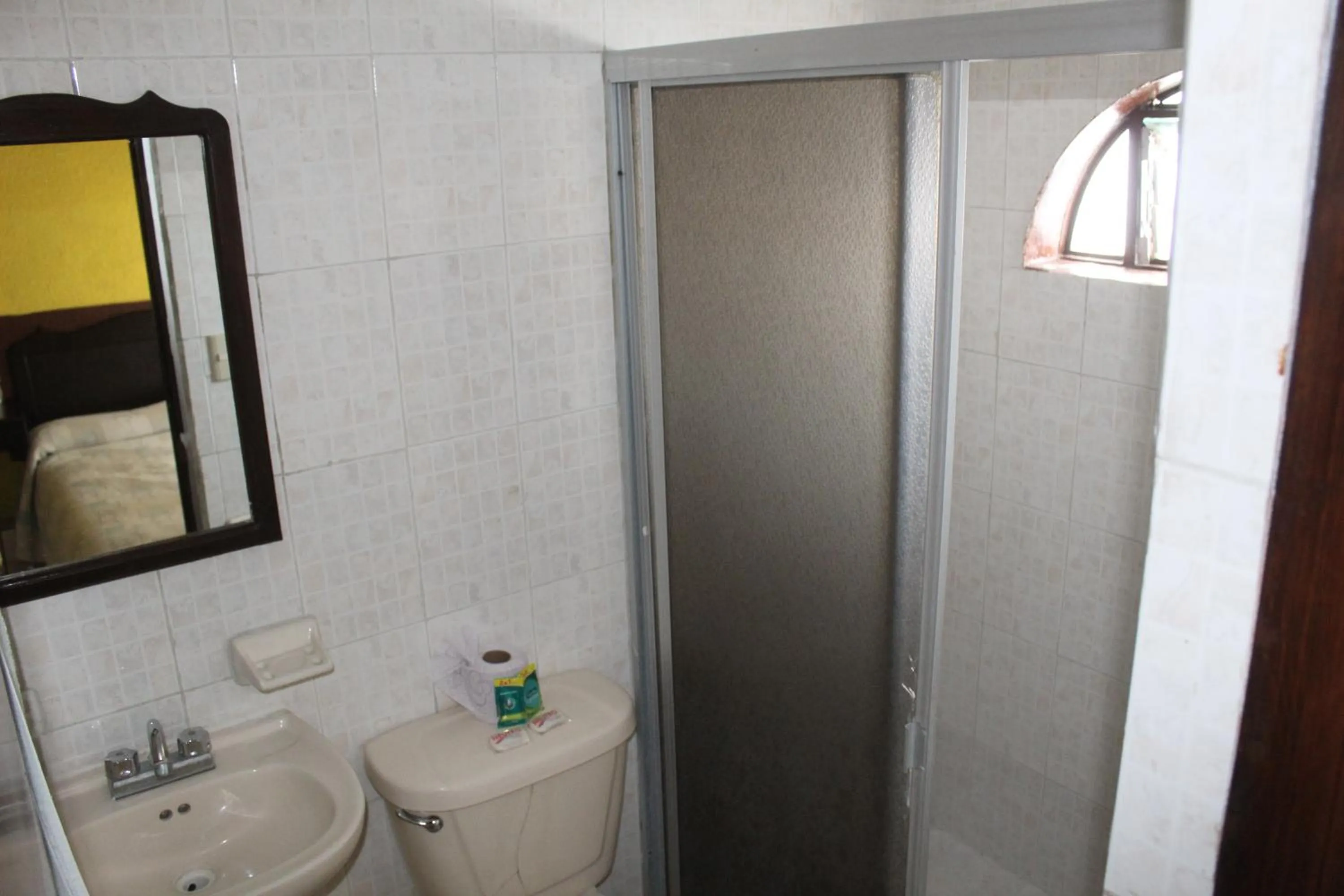 Shower in Hotel Moreno