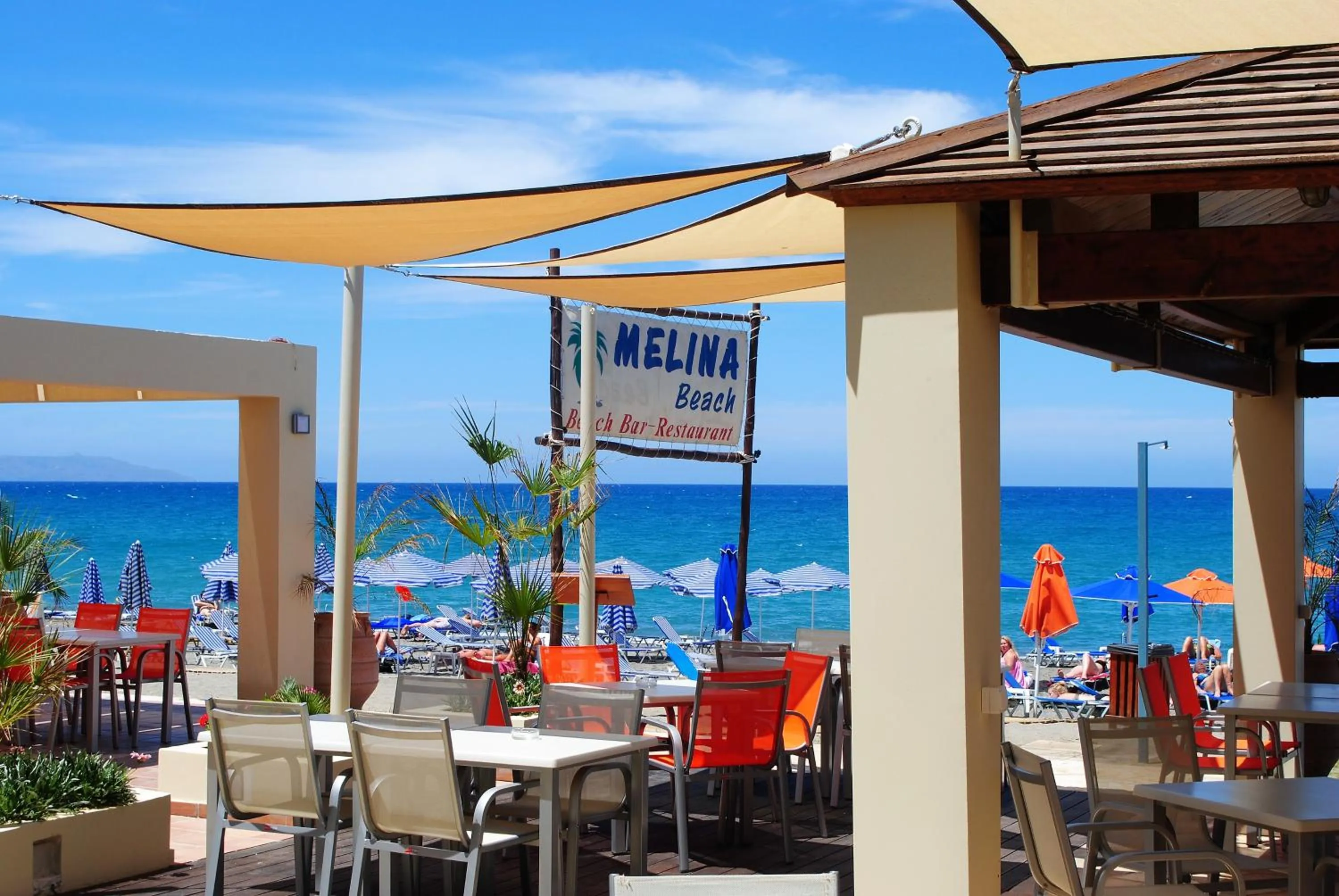 Restaurant/places to eat in Melina Beach