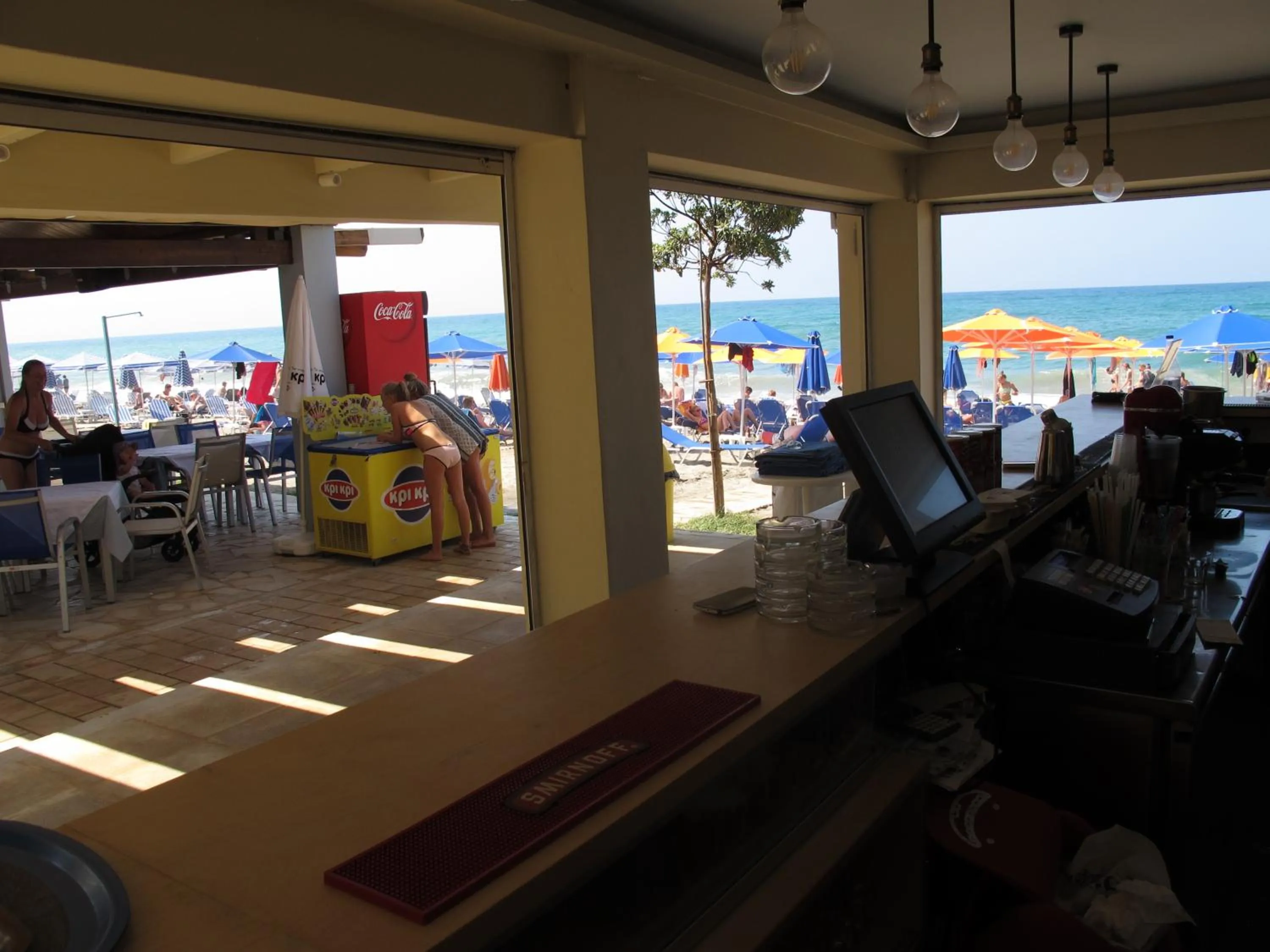 Restaurant/places to eat in Melina Beach