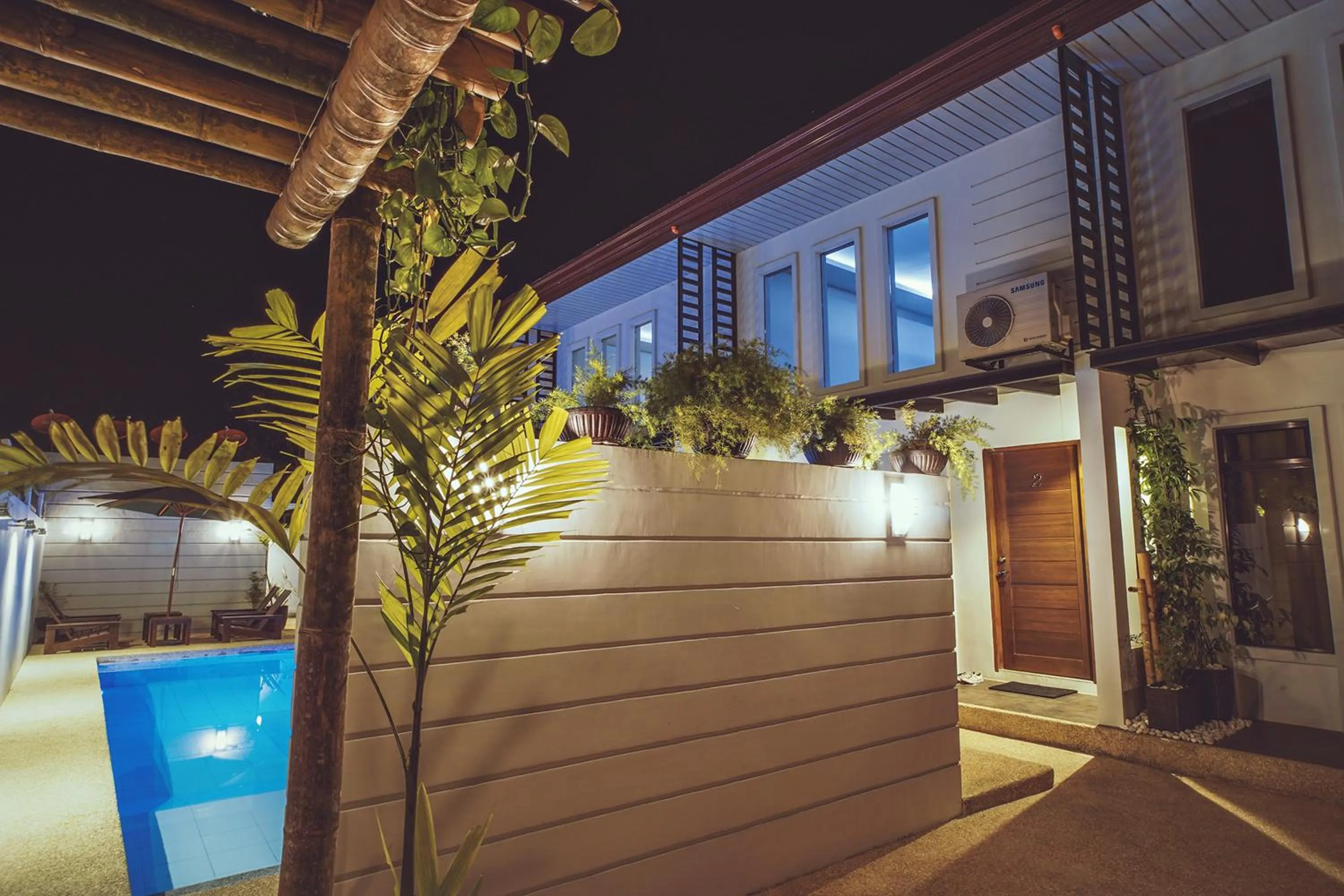 Facade/entrance in Quest Villa