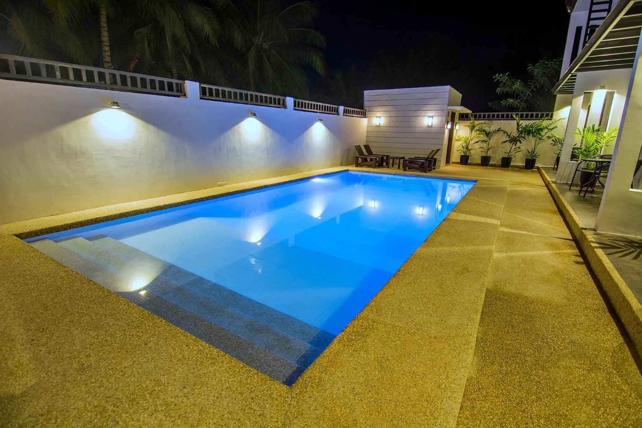 Swimming pool in Quest Villa