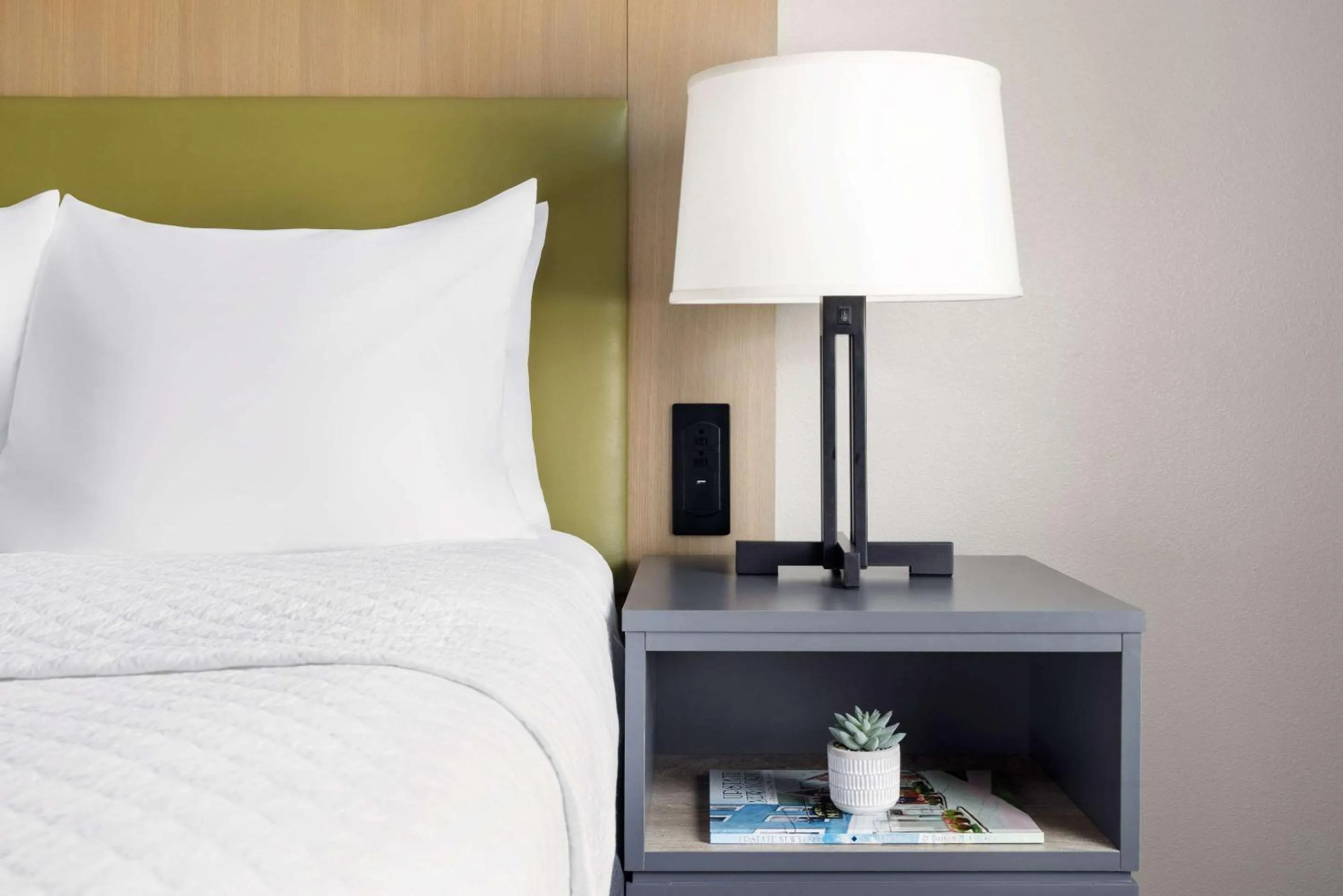 Bedroom, Bed in Country Inn & Suites by Radisson, Big Flats (Elmira), NY