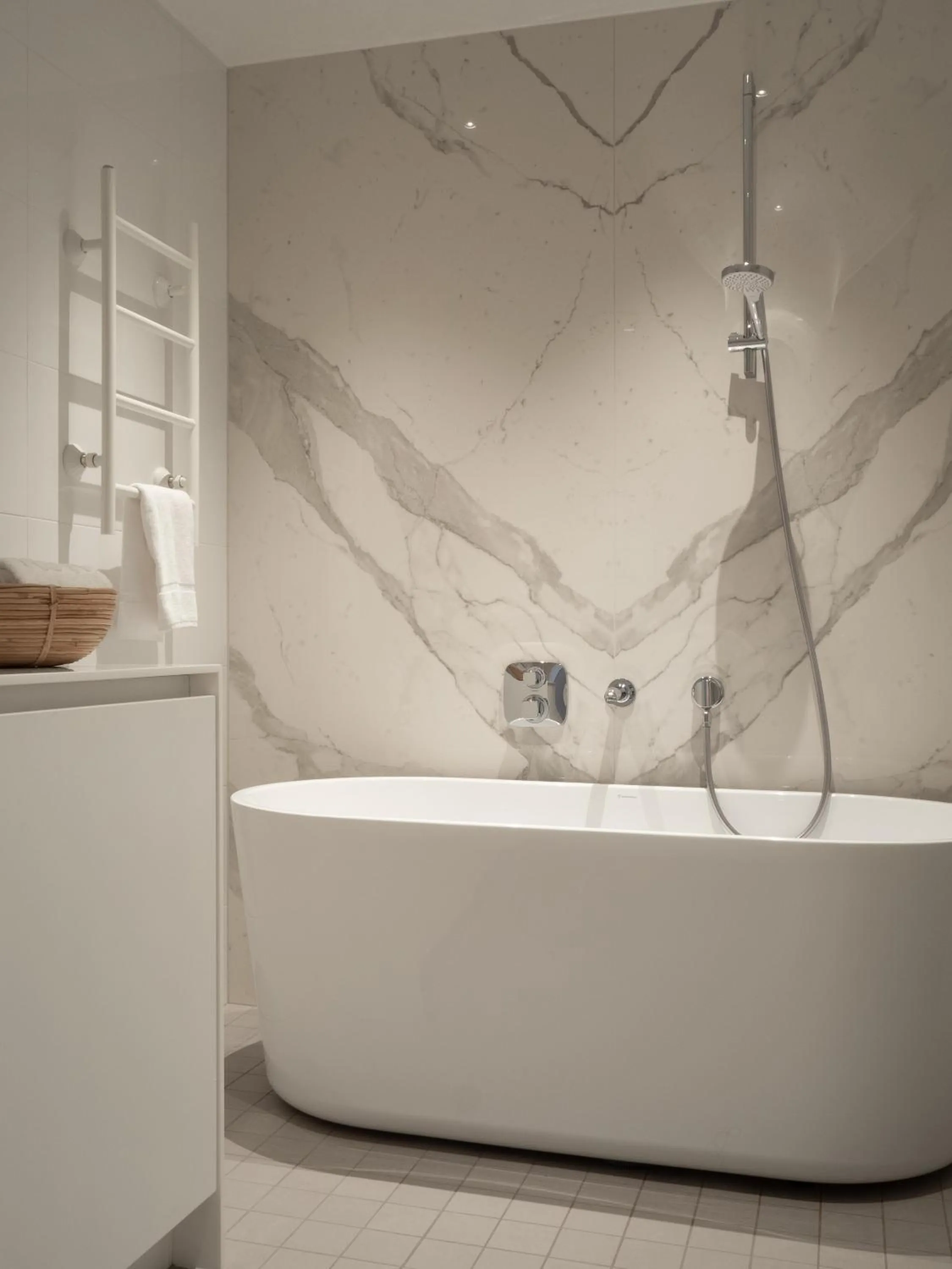 Shower in Bob W Helsinki Ullanlinna