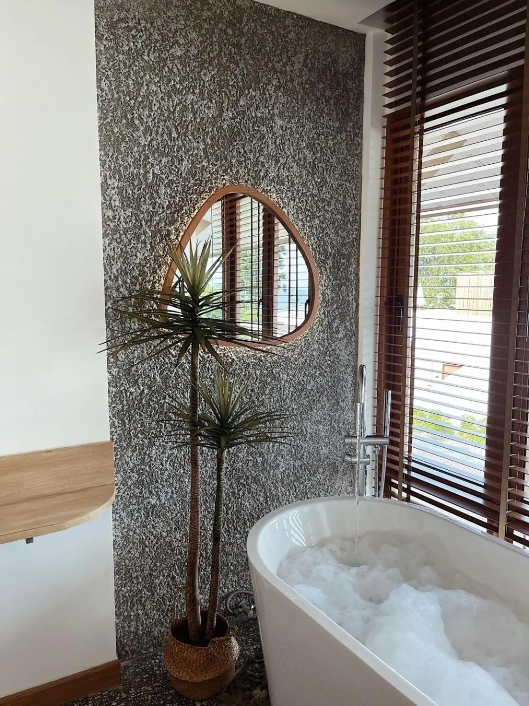 Bath in Rimtalay Resort Koh Larn