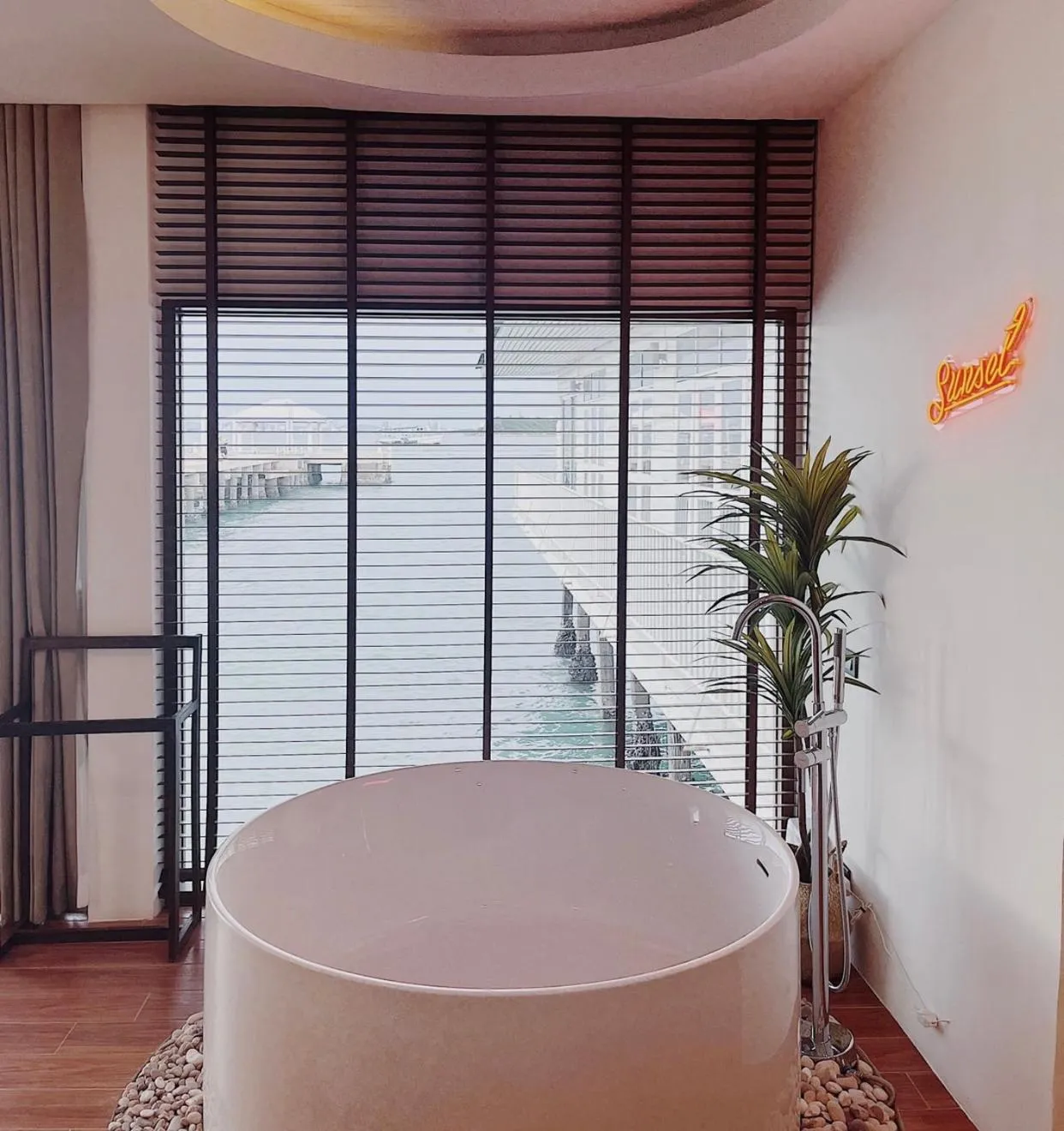 Bath in Rimtalay Resort Koh Larn