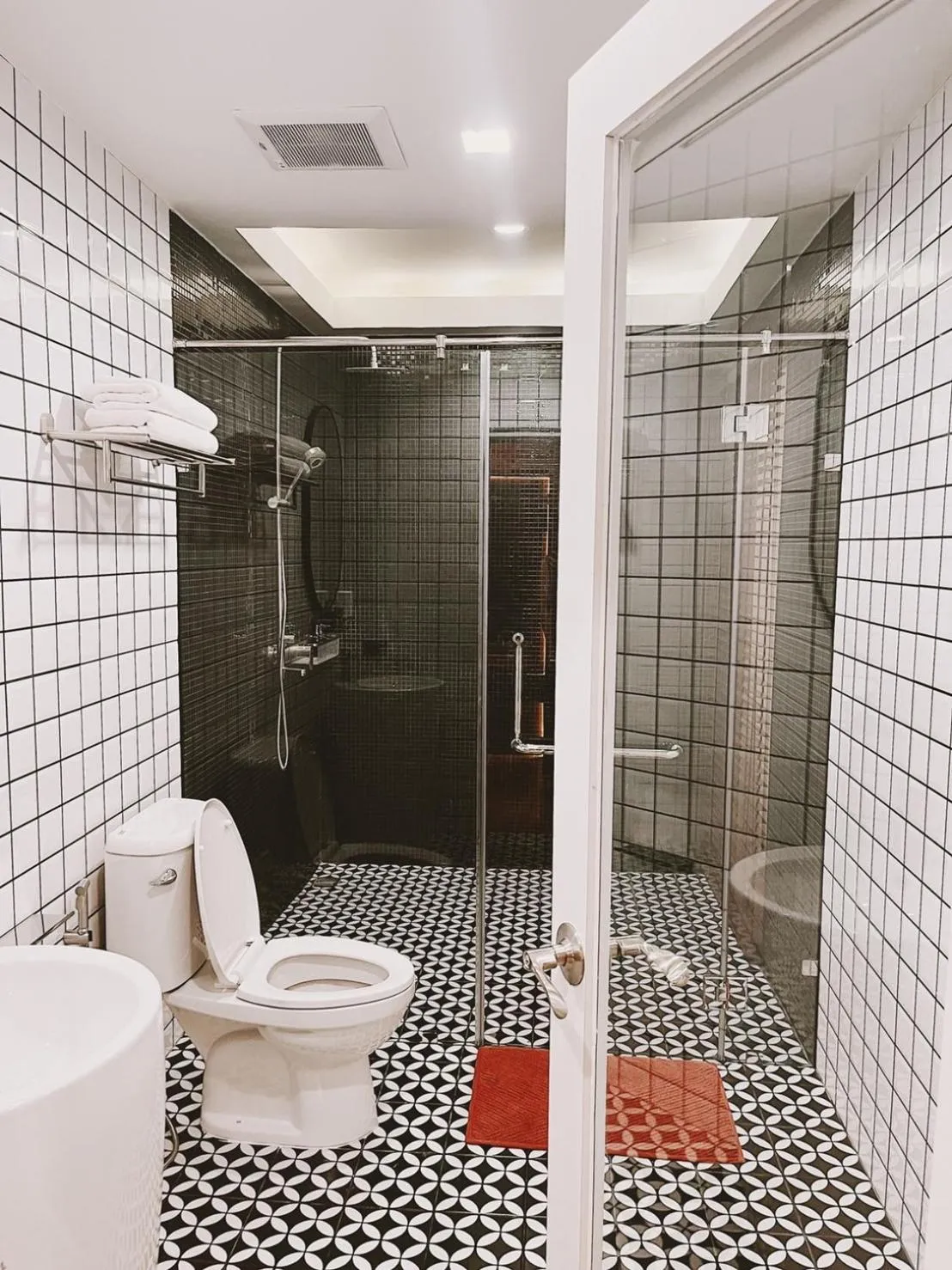 Shower in Rimtalay Resort Koh Larn