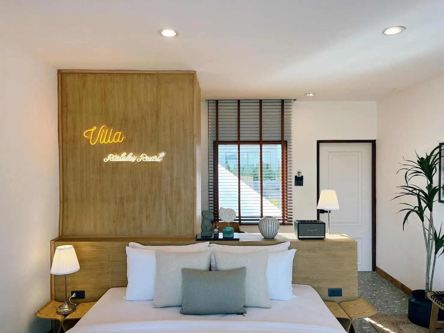 Bed in Rimtalay Resort Koh Larn