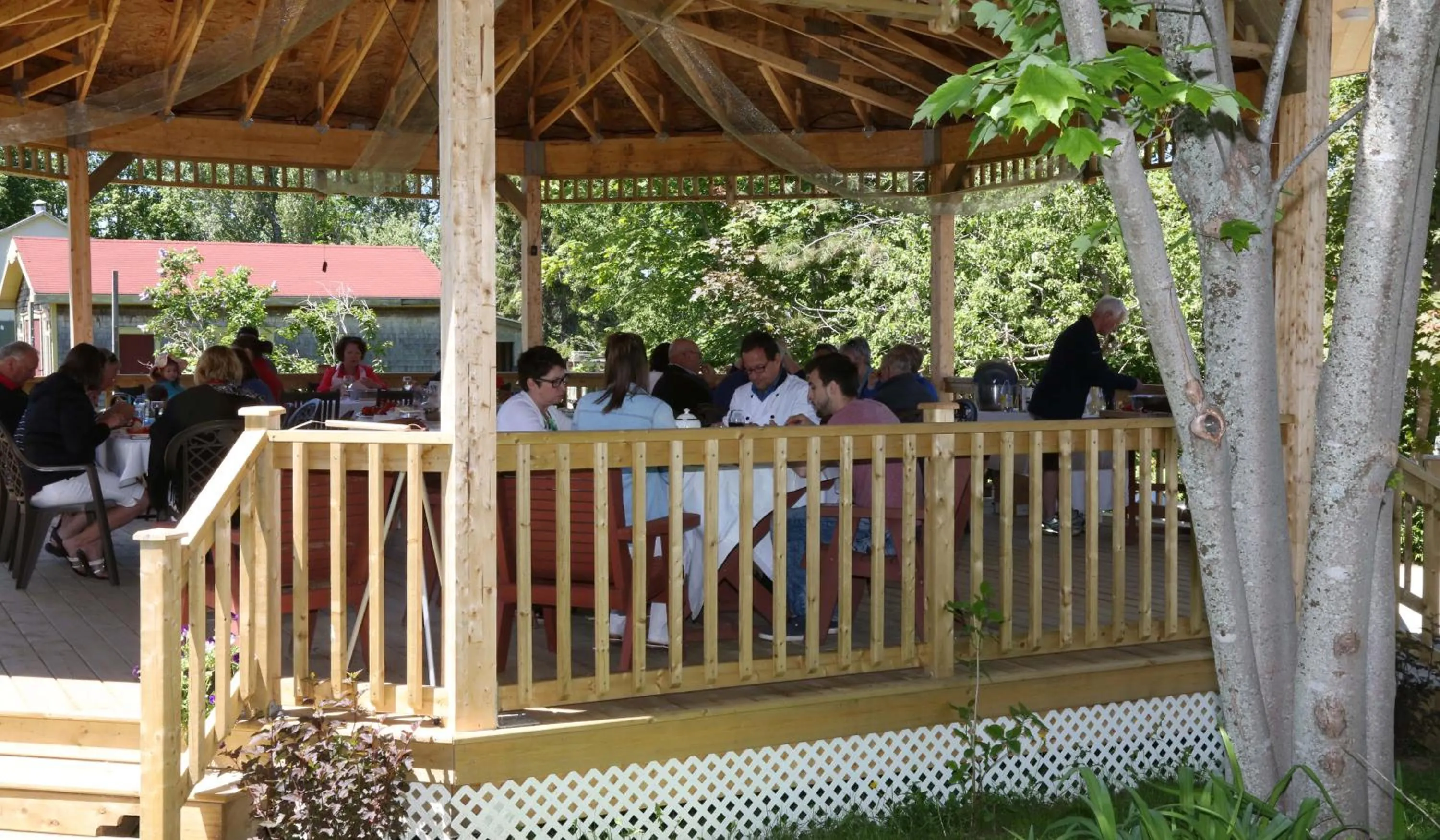Patio in Complexe d'hébergement la Maison touristique Dugas