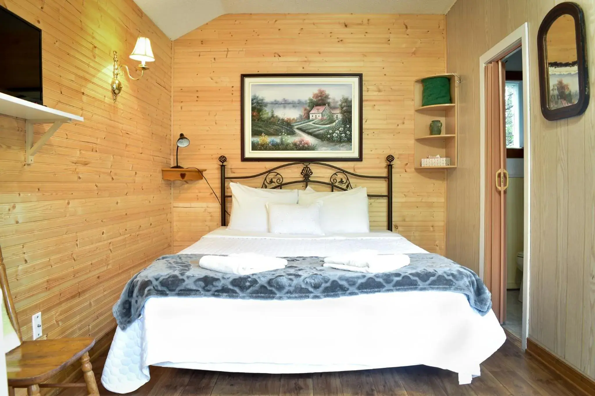 Cottage 2 people in Complexe d'hébergement la Maison touristique Dugas Cottage 2 people in Complexe d'hébergement la Maison touristique Dugas