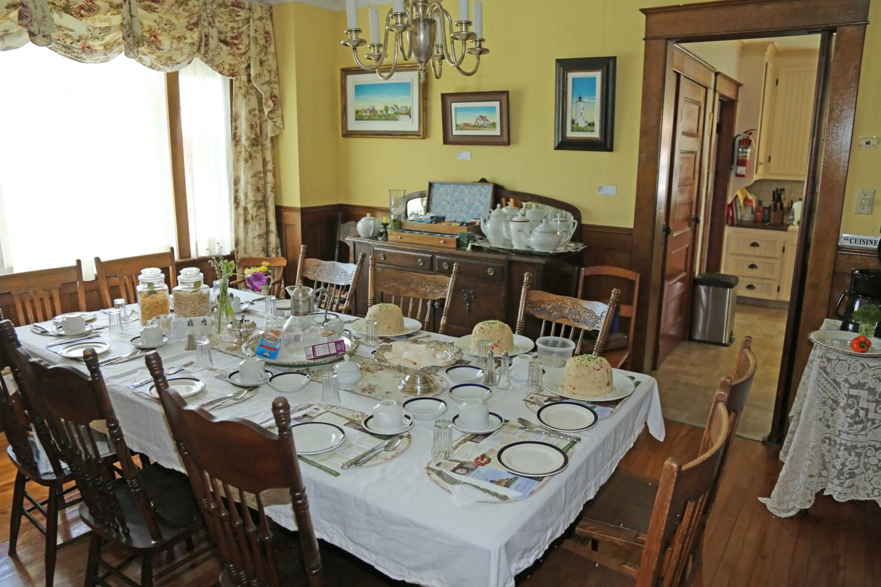 Dining area in Complexe d'hébergement la Maison touristique Dugas