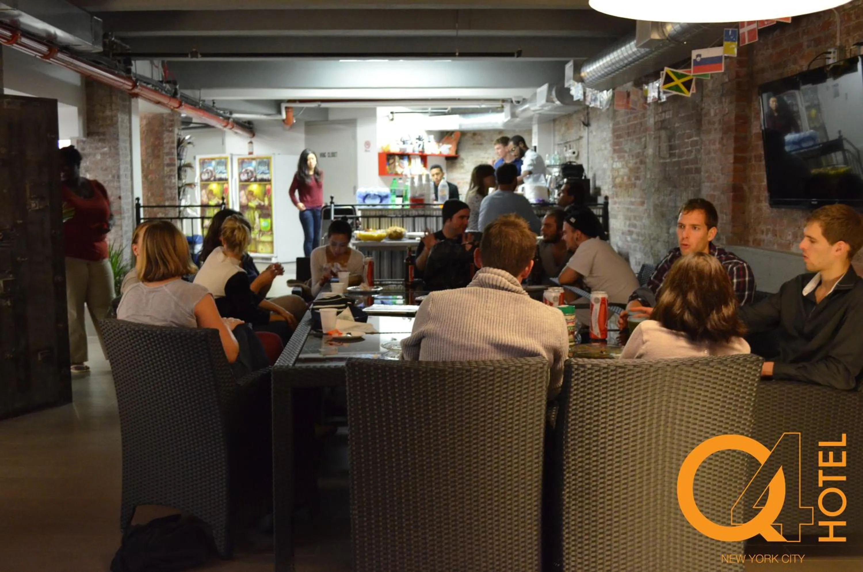 Communal lounge/ TV room in Q4 Hotel and Hostel