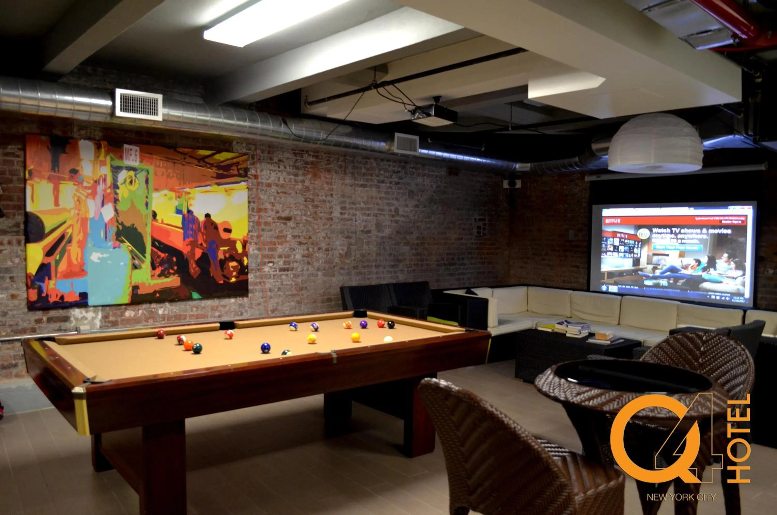 Billiard in Q4 Hotel and Hostel