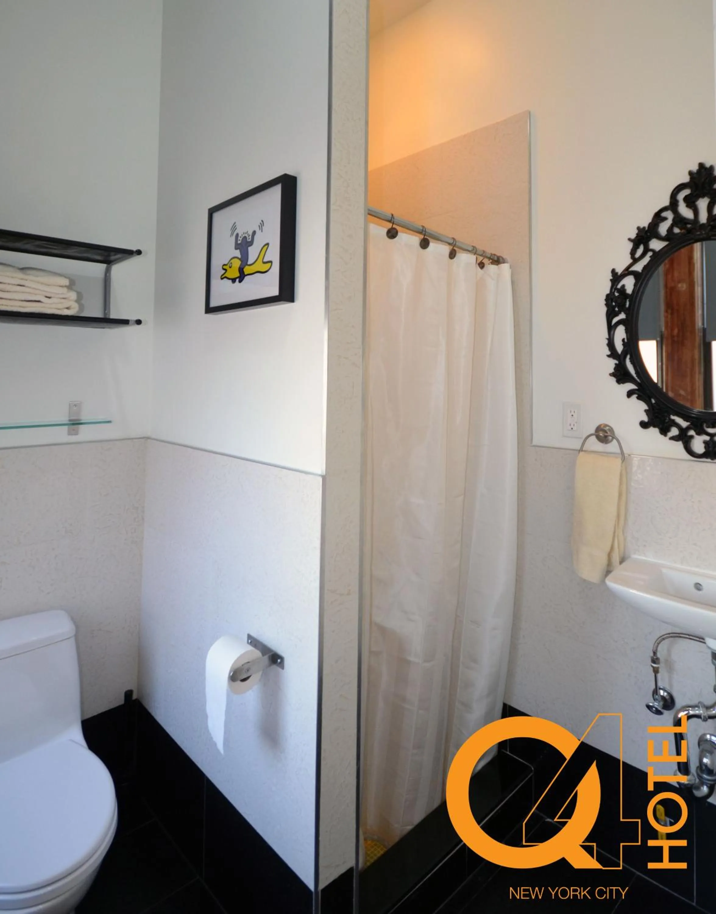 Bathroom in Q4 Hotel and Hostel