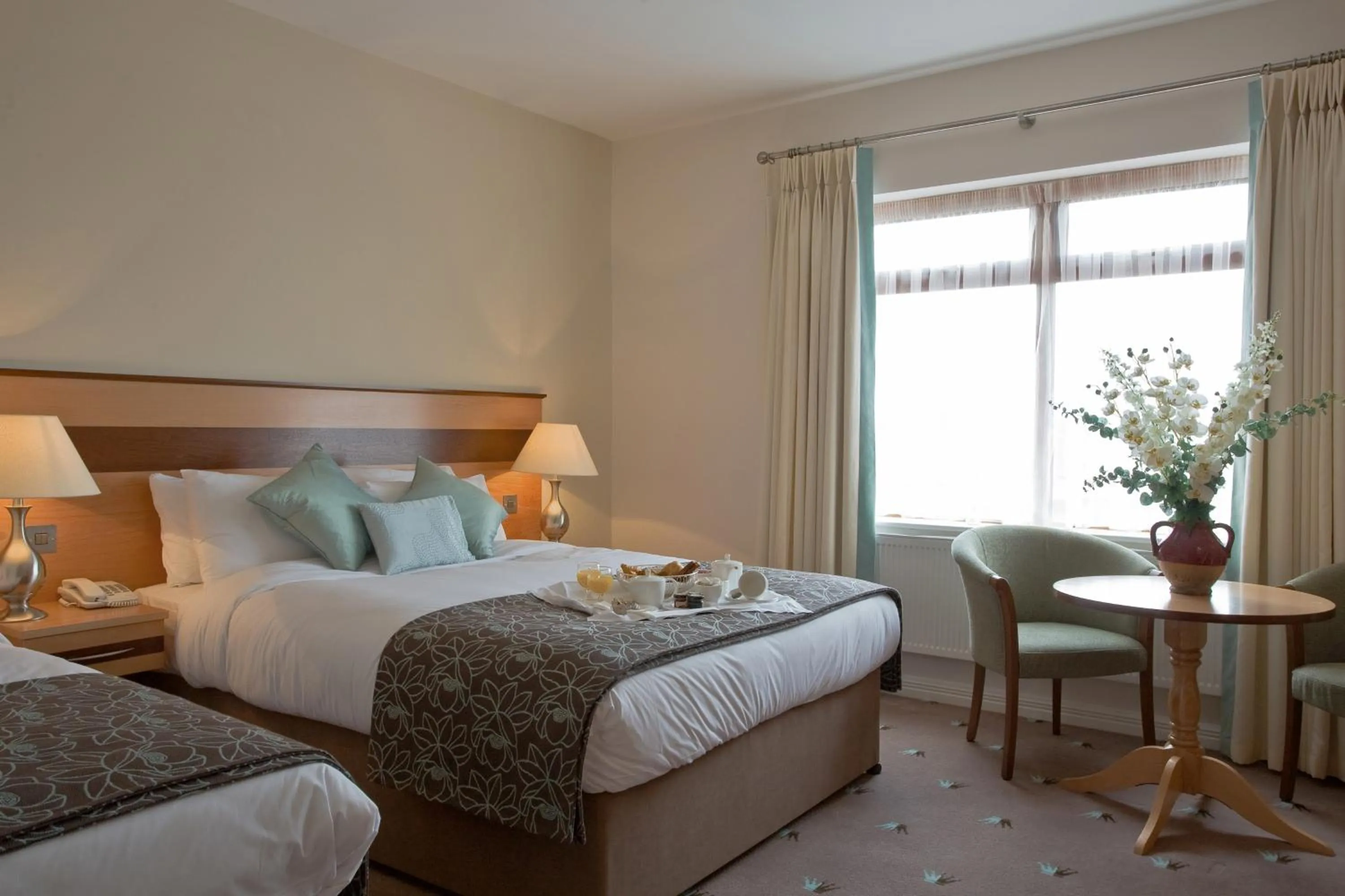 Photo of the whole room, Bed in Ard Ri House Hotel