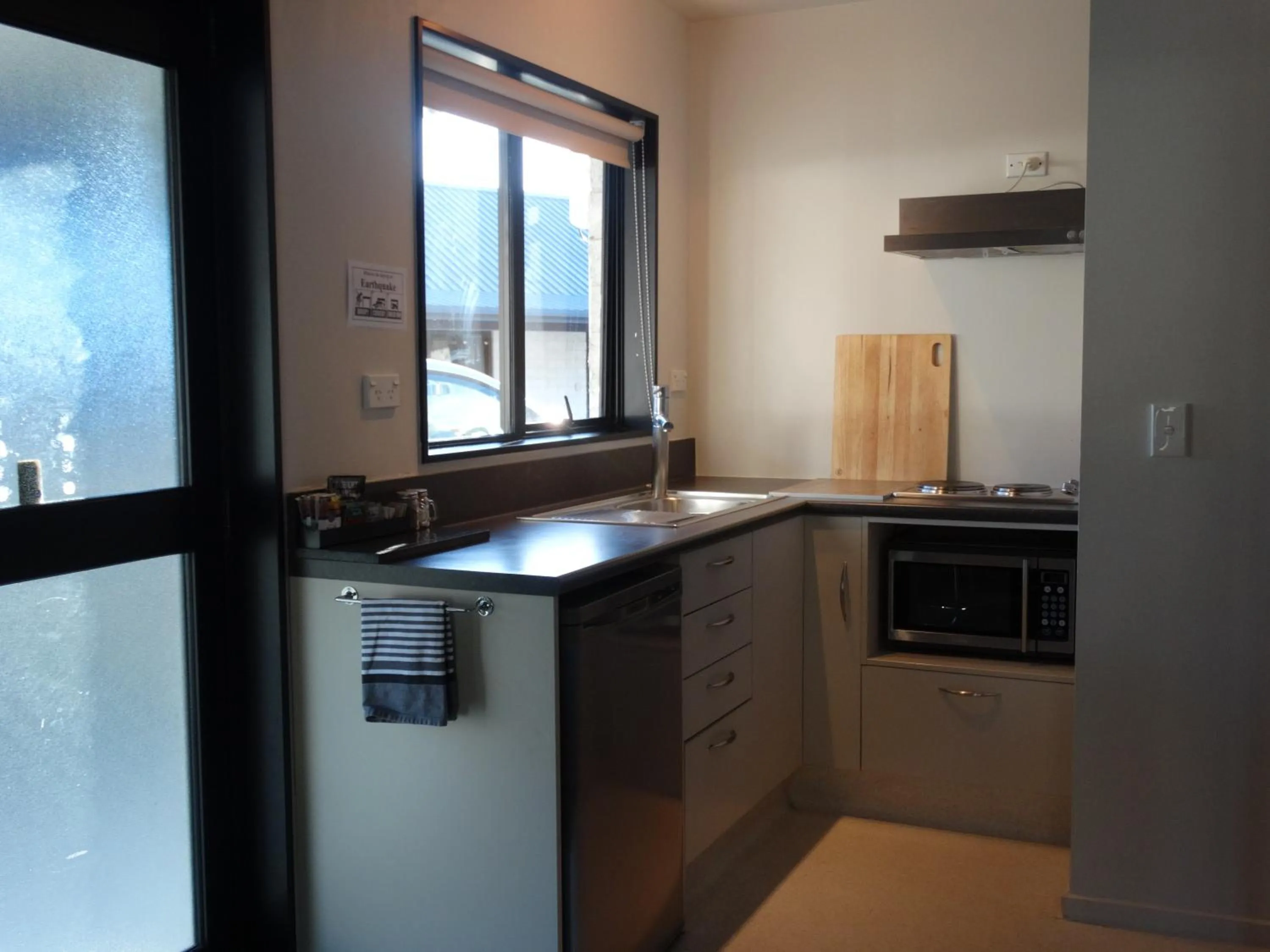 Kitchen or kitchenette in Alpine Glacier Motel