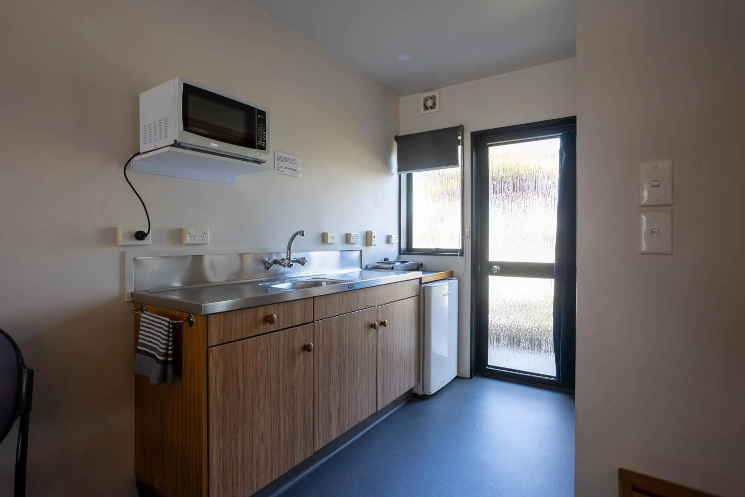 Kitchen or kitchenette in Alpine Glacier Motel