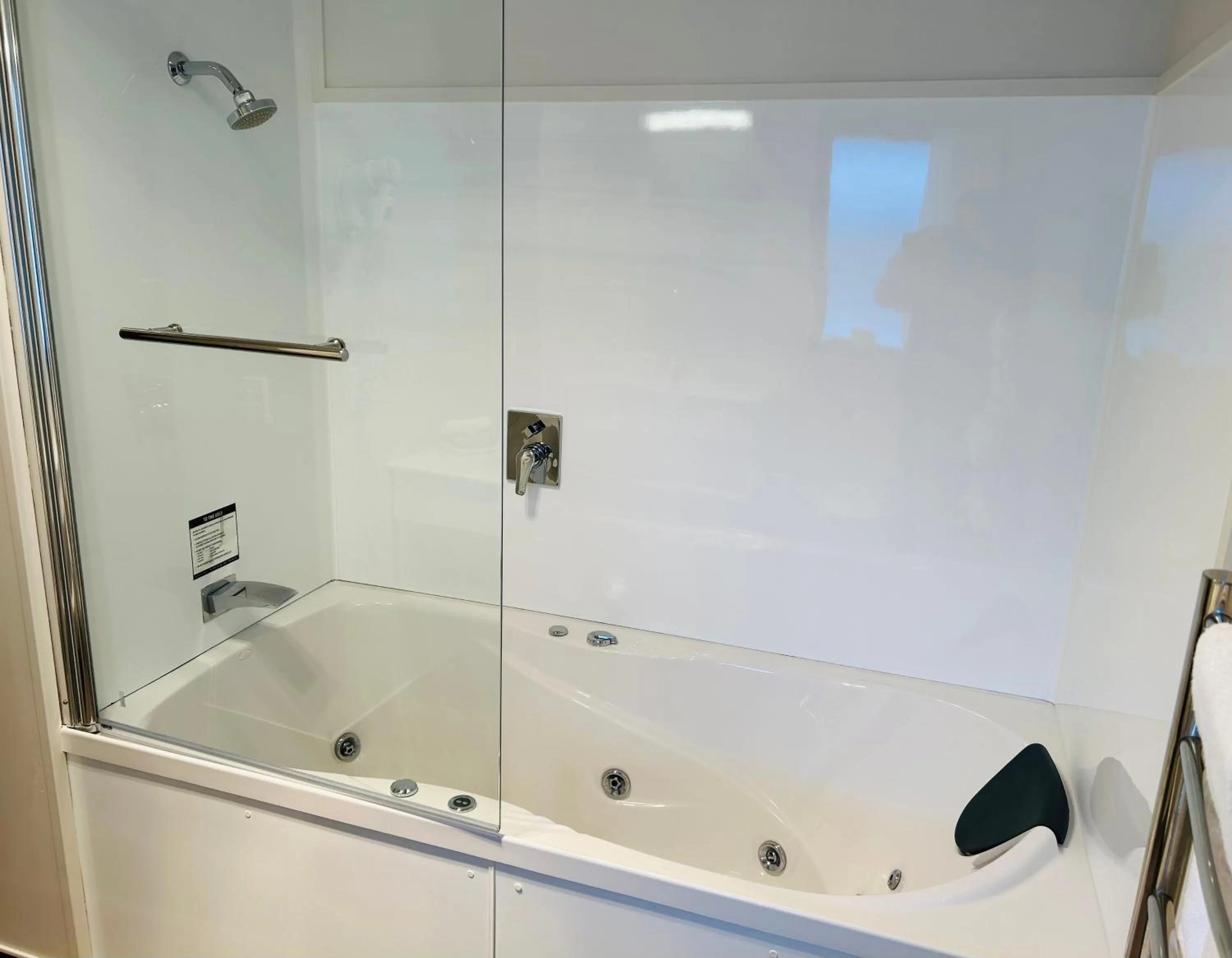 Shower in Alpine Glacier Motel